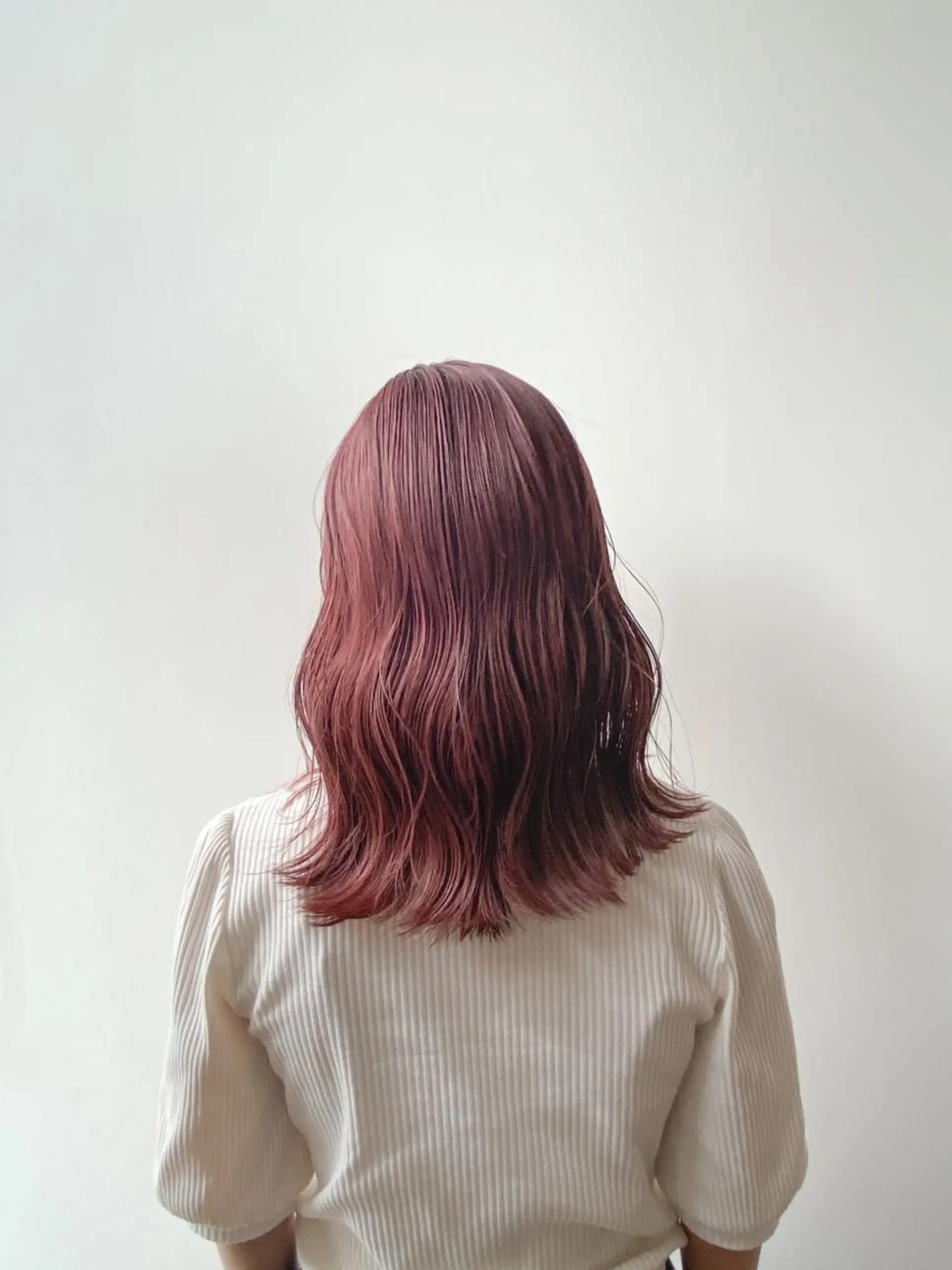 ミディアム カラー THE DAY所属・AKI HASHIMOTOのヘアスタイル