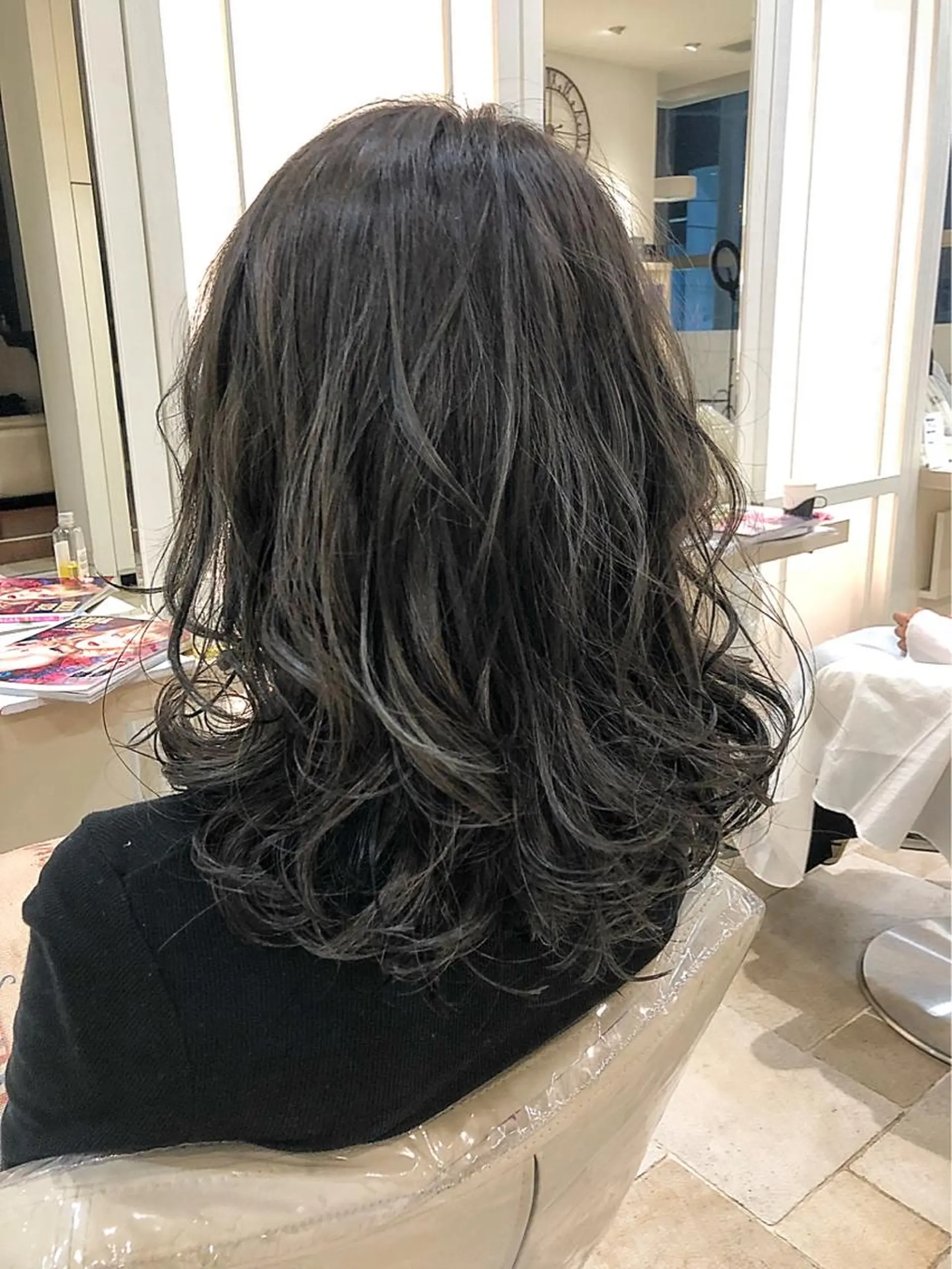 セミロング カラー ブルーカラー ブルージュ ハイライトカラー イルミナカラー ハイライト 須賀 一美のヘアスタイル