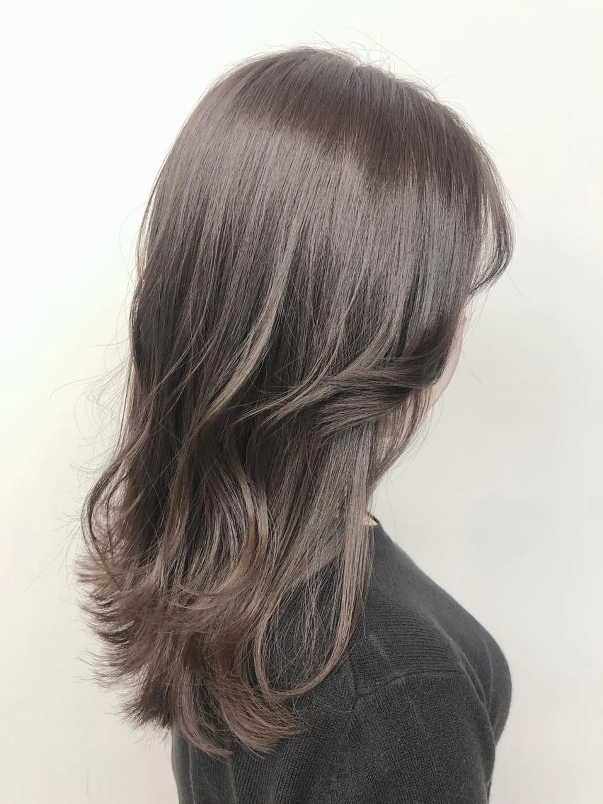 セミロング カラー イルミナカラー 顔まわりレイヤー レイヤーカット 代表　YUKI ☆のヘアスタイル