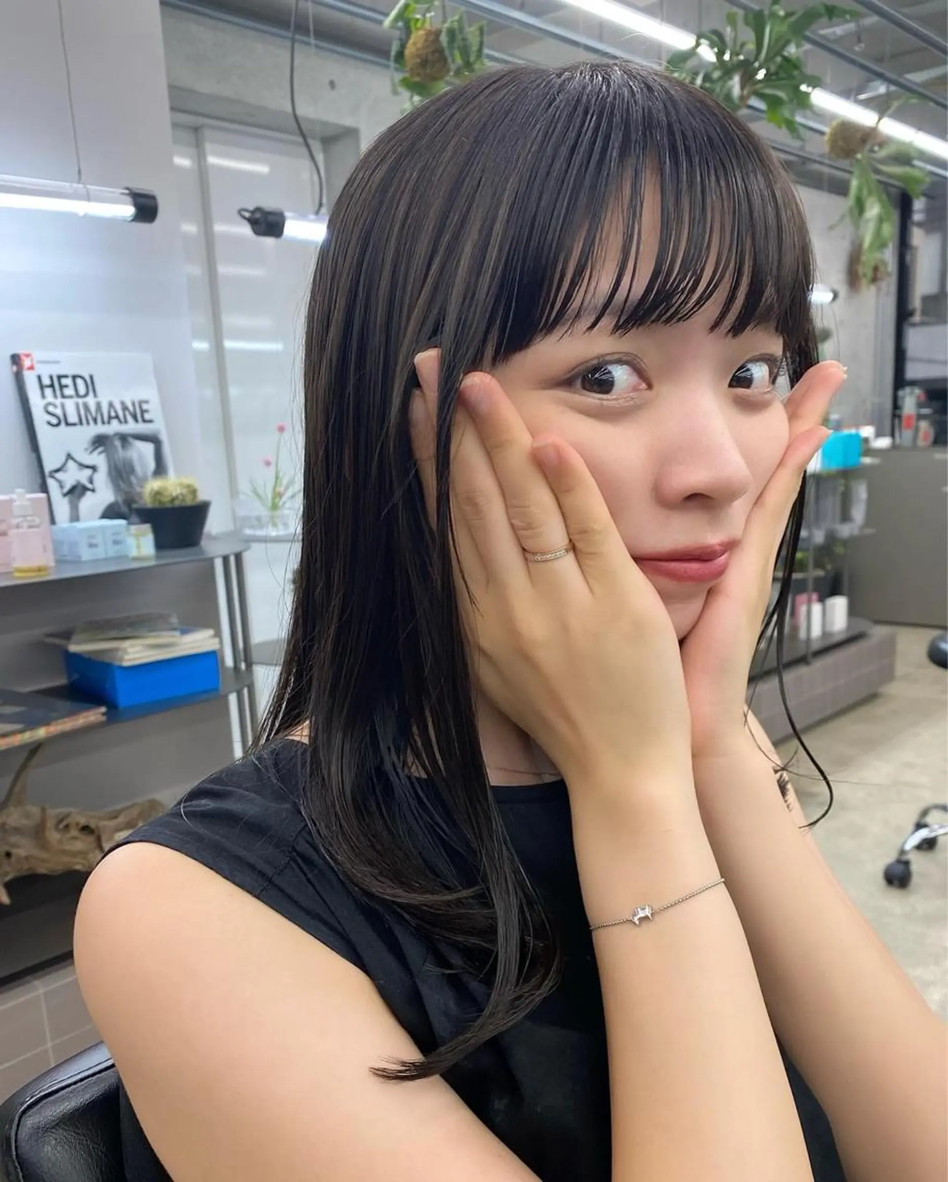 ミディアム 似合わせカット レイヤーボブウルフのヘアスタイル