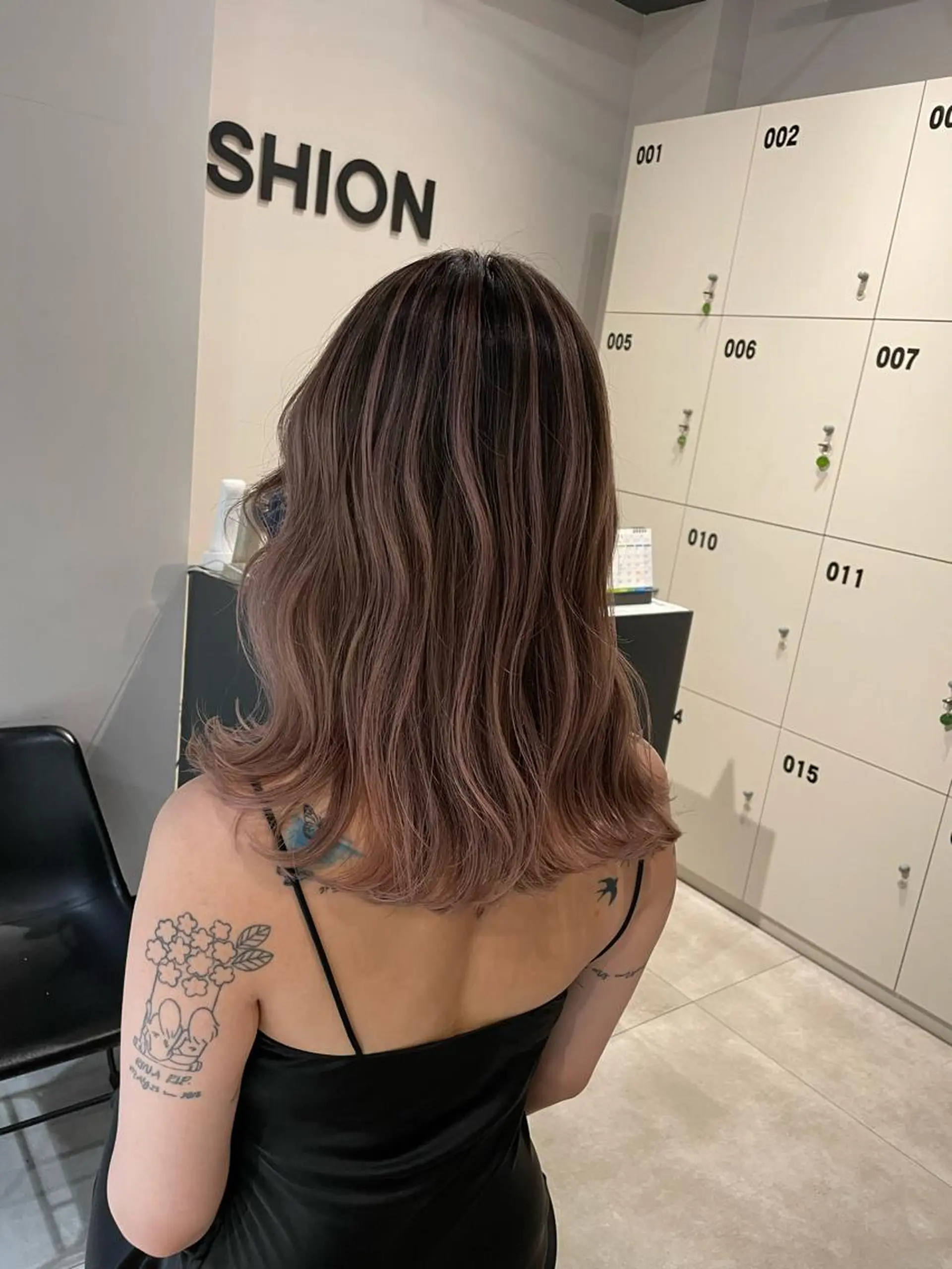 ミディアム カラー バレイヤージュ レイヤーカット ヘアカラー トリートメント ブリーチ👩‍🦳/ ‪✂︎MANAMIのヘアスタイル