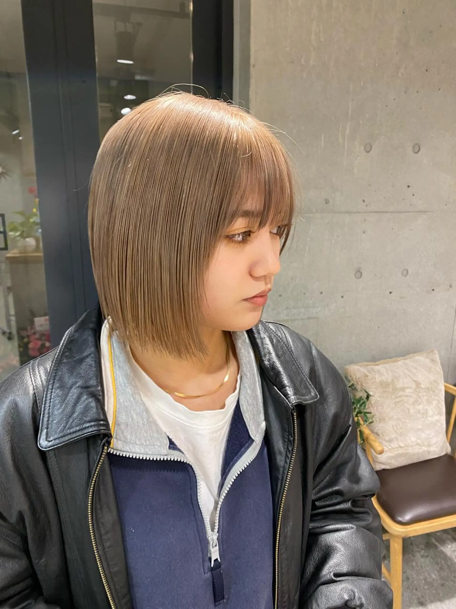 ミディアム カラー ベージュカラー ミルクティーベージュ Yahiko ハイトーンのヘアスタイル