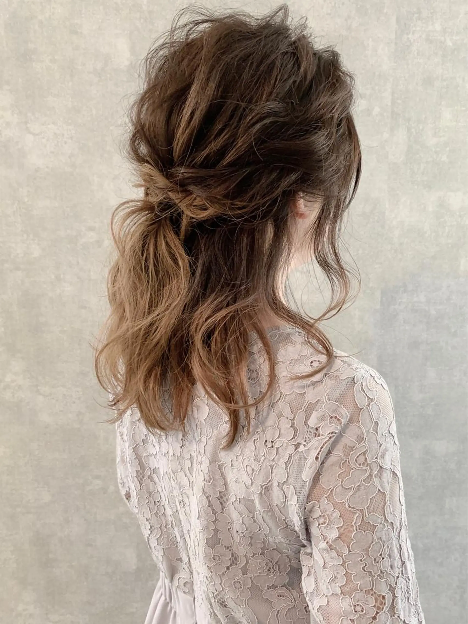 ミディアム カラー ヘアアレンジ ハーフアップ ベージュカラー グラデーションカラー ヘアカラー トリートメント 小林 正樹のヘアスタイル