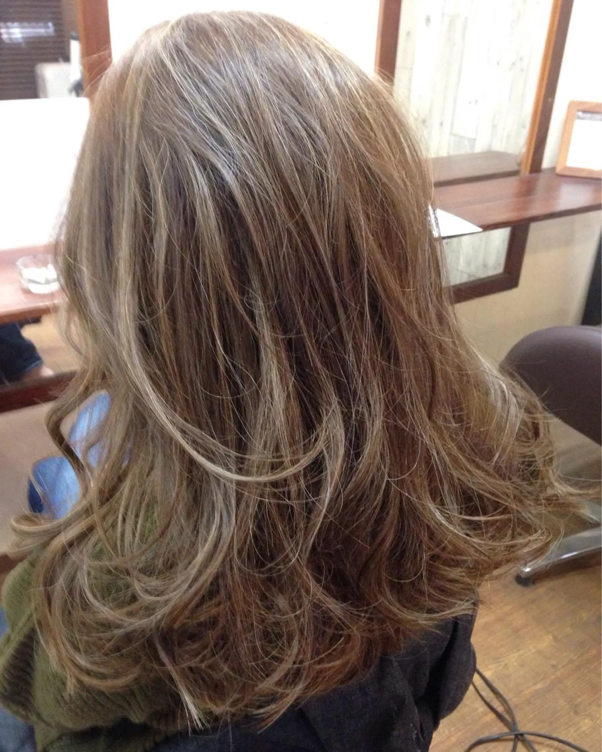 セミロング カラー ハイライトカラー ハイライト 泉 大基のヘアスタイル