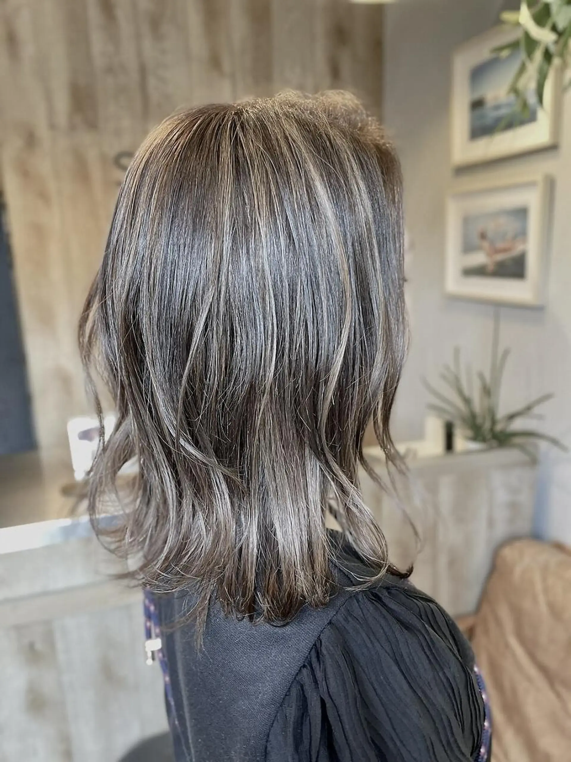 ミディアム ヘアカラー 相澤 優色のヘアスタイル