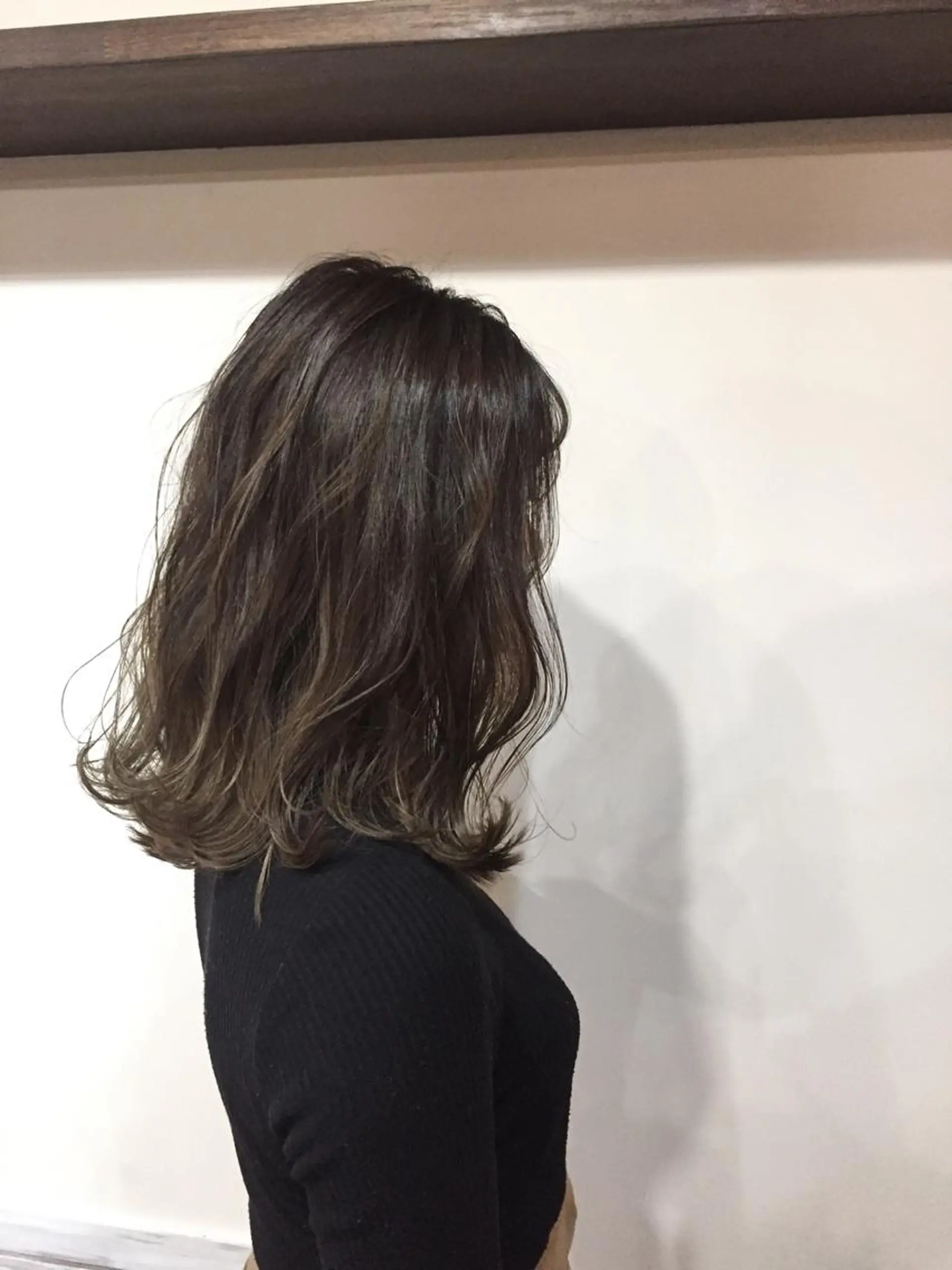 ミディアム カラー バレイヤージュ ハイライトカラー ハイライト レイヤーカット カラー特化サロン大阪 ルービック江坂/新城のヘアスタイル