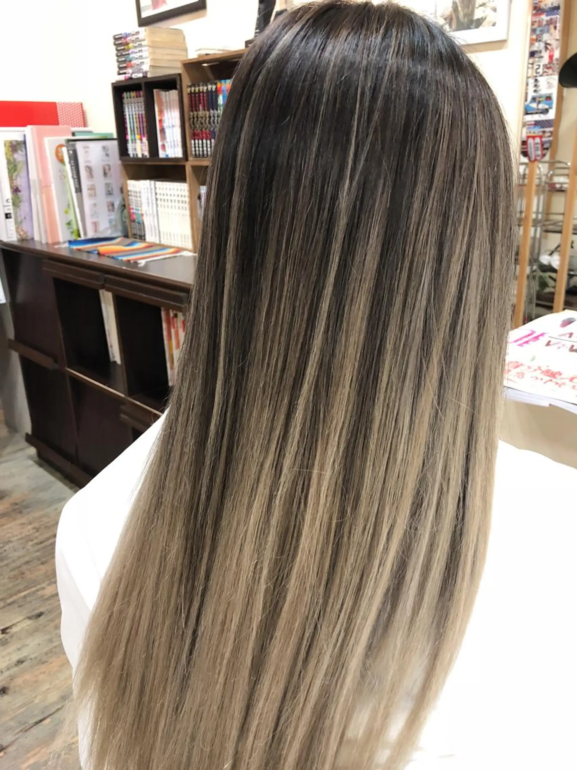 セミロング カラー バレイヤージュ ハイライトカラー ハイライト レイヤーカット WONK. ウォンク 心斎橋のヘアスタイル