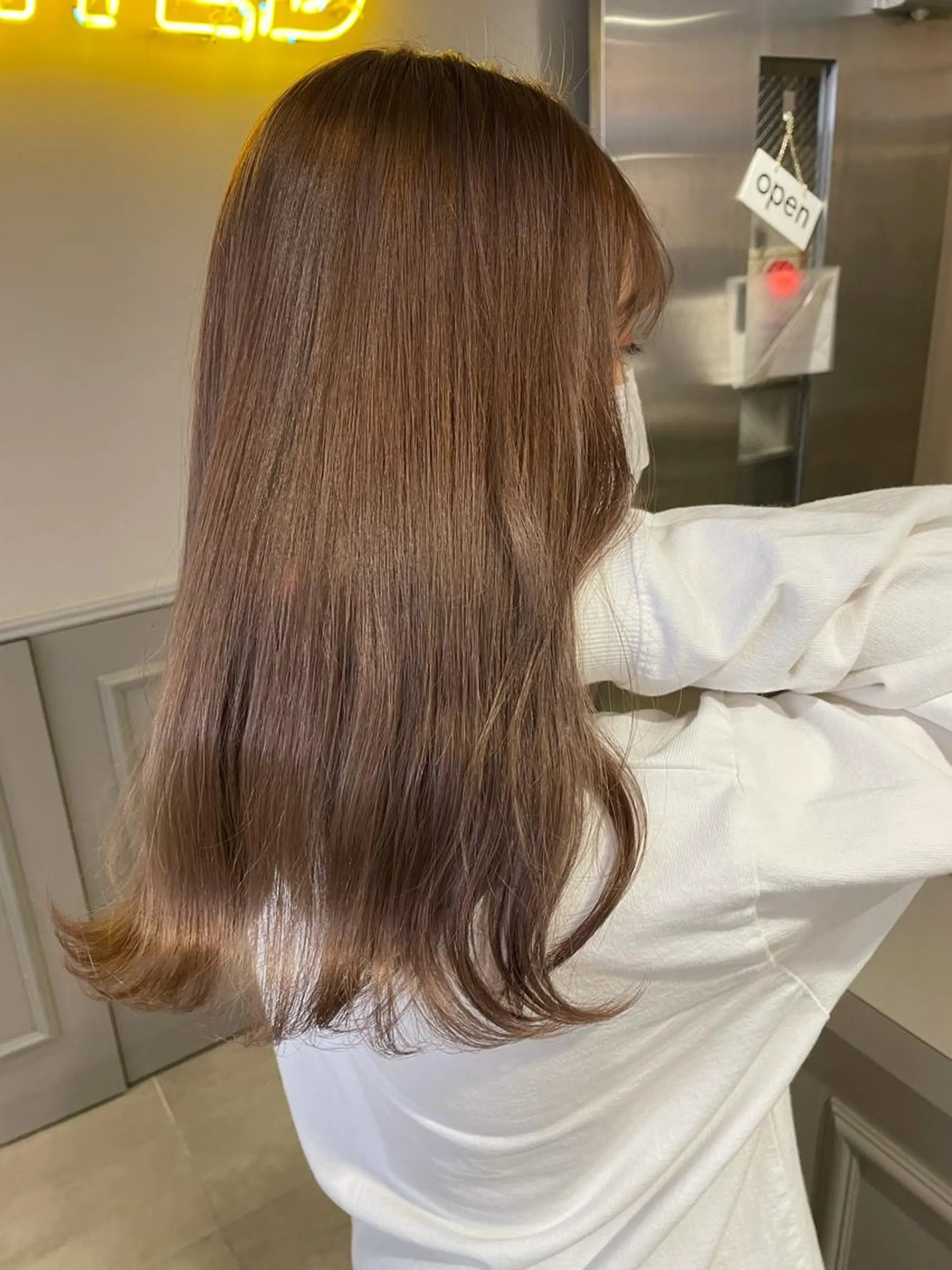 ミディアム カラー ヘアカラー トリートメント 韓国レイヤー ハッシュカットのヘアスタイル