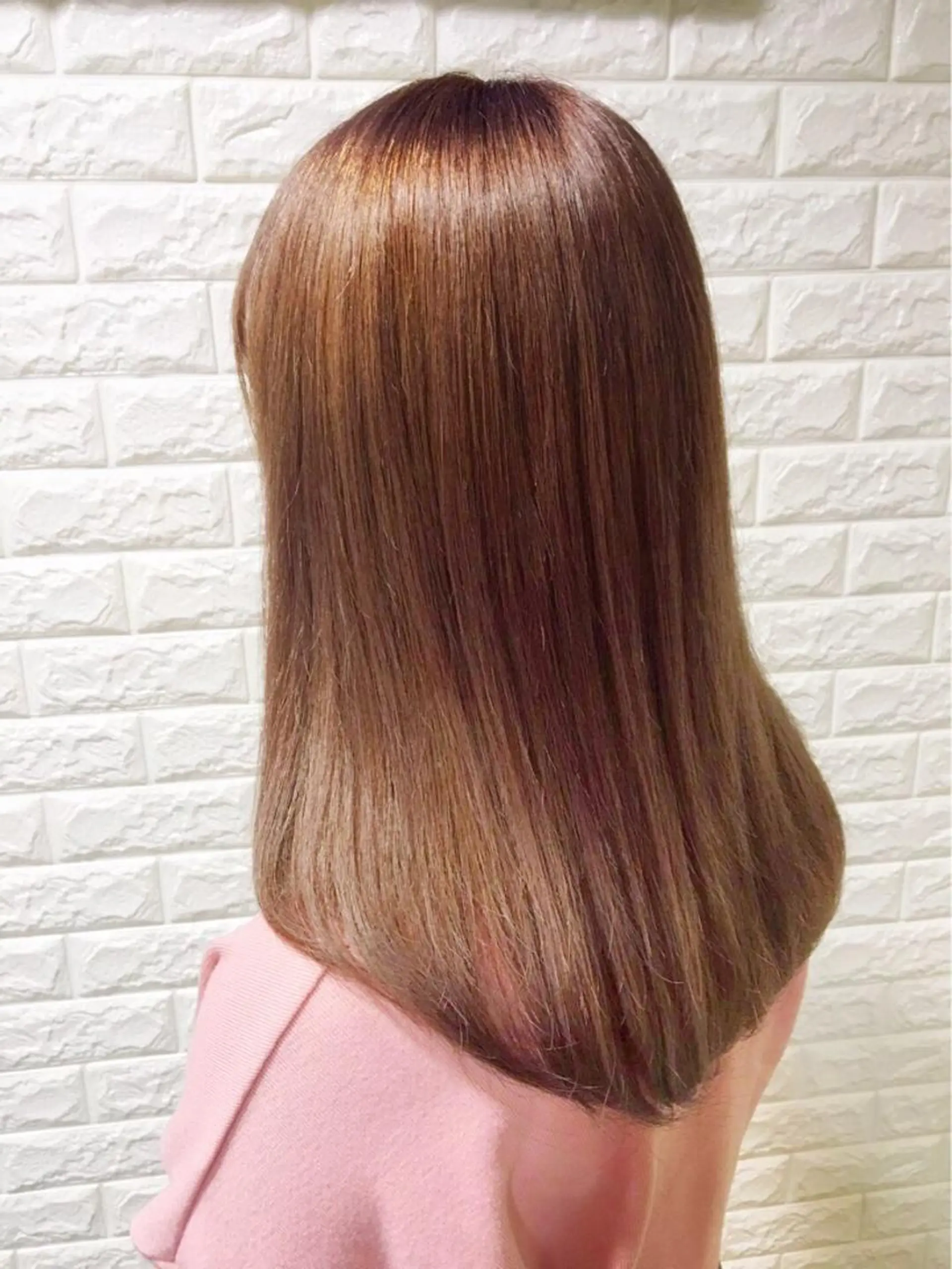 セミロング カラー ベージュカラー ピンクカラー ピンクベージュ 西本 夏美のヘアスタイル