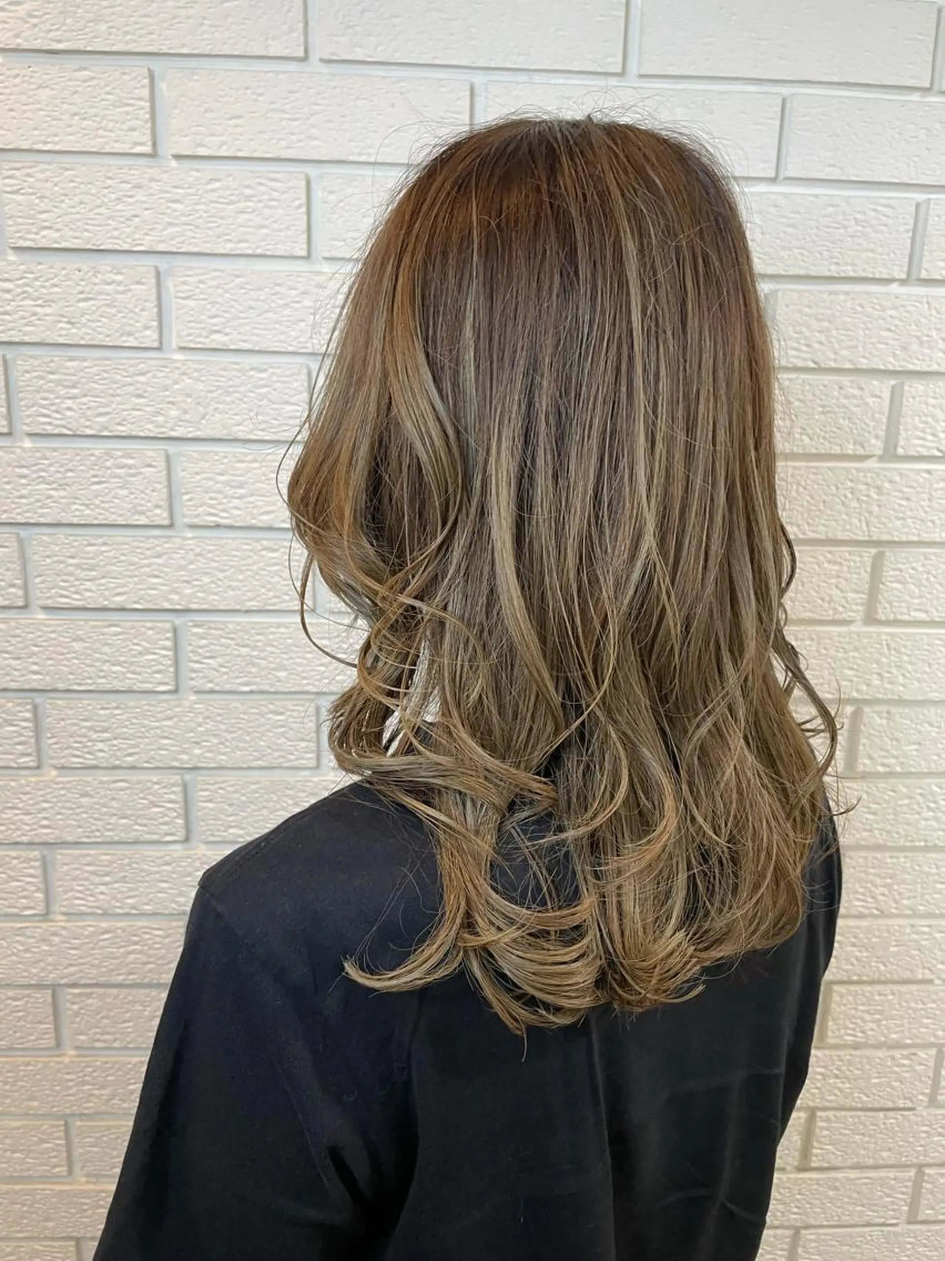 ロング カラー ブリーチ 透明感カラー グレージュ ハイライトカラー ハイライト ニュアンスデザイン✄ YOU♡のヘアスタイル