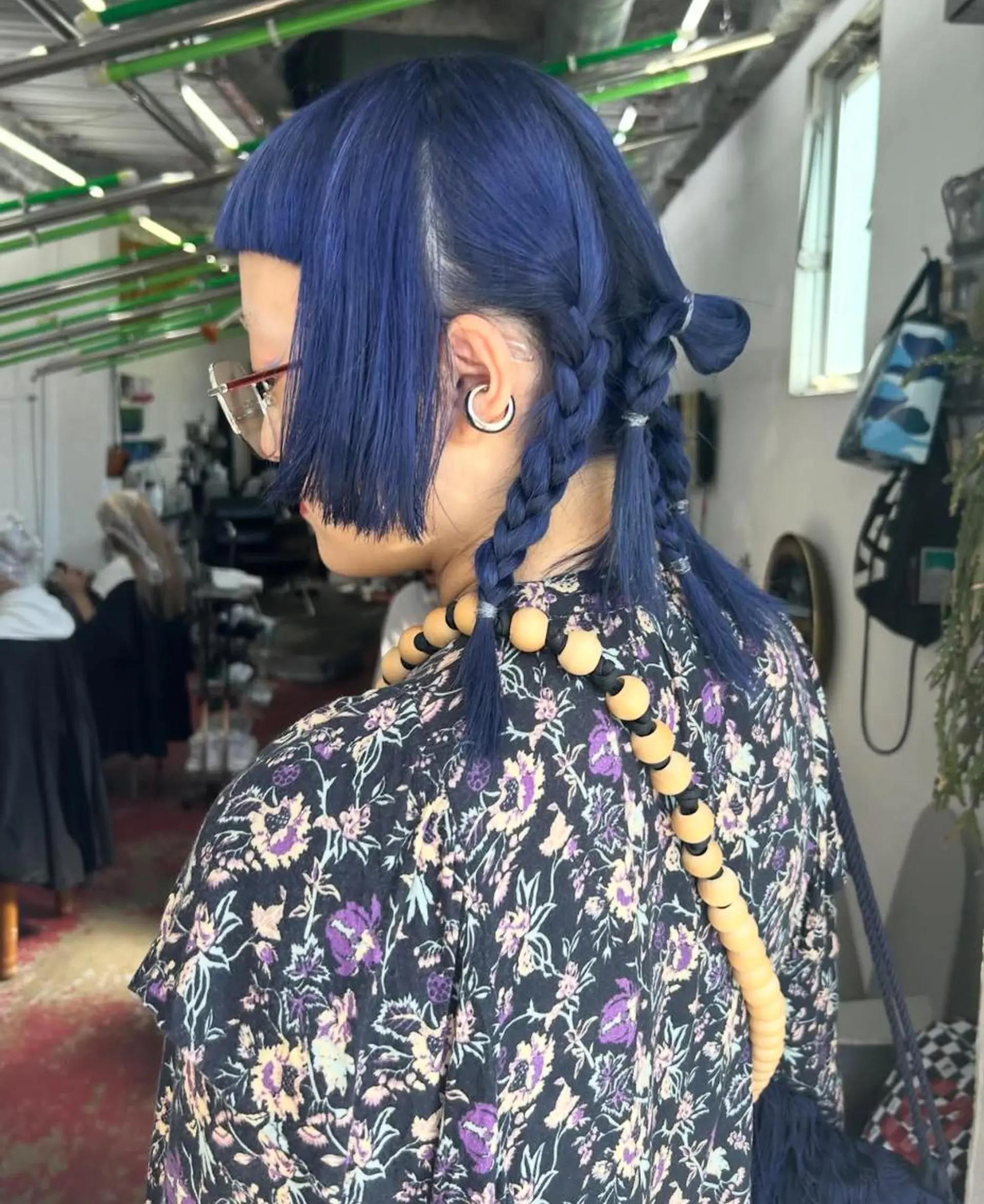 セミロング カラー ヘアアレンジ qiie/天神・大名 インナーカラーのヘアスタイル