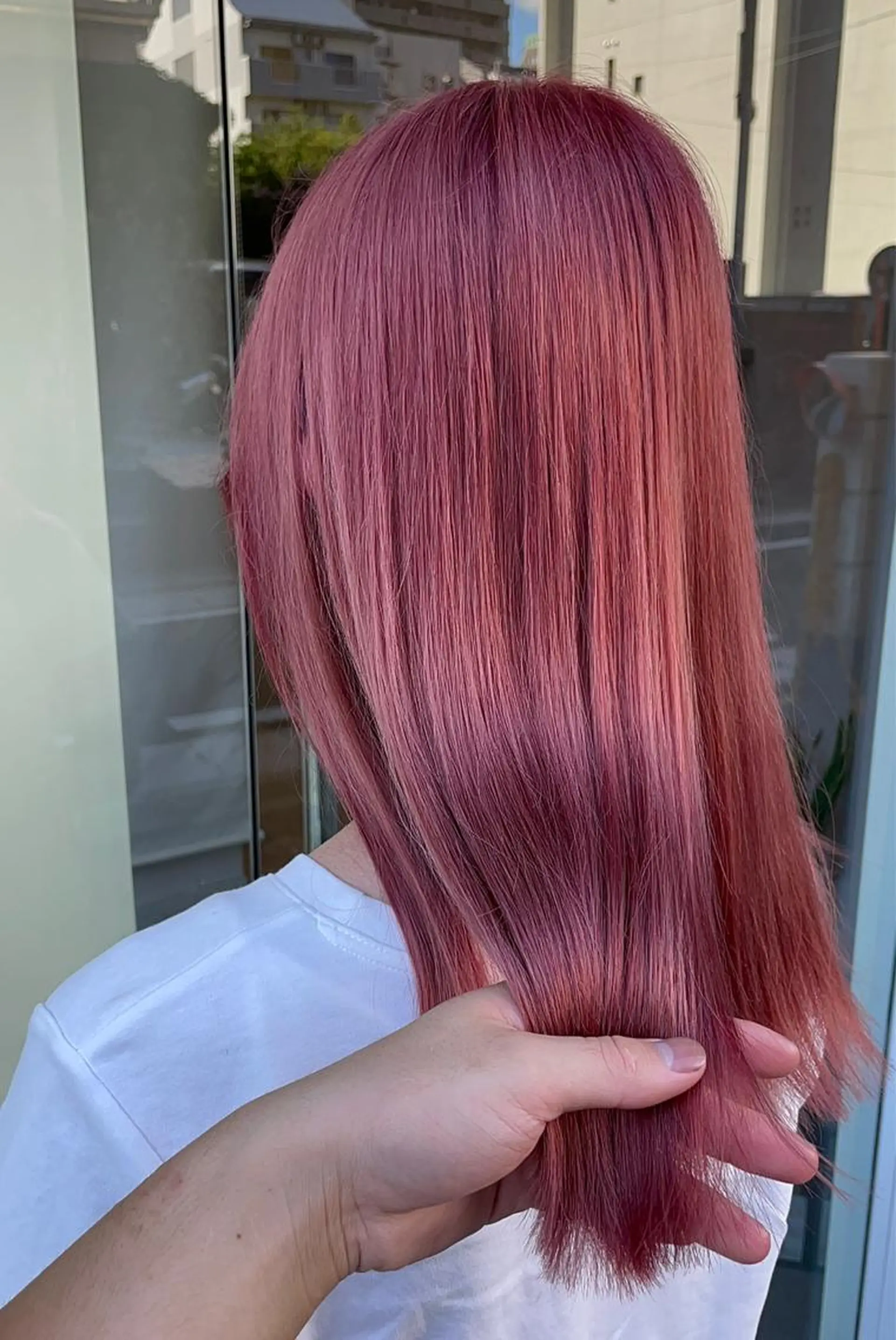 セミロング カラー ピンクカラー レッドカラー Taku ／ケアハイトーンのヘアスタイル