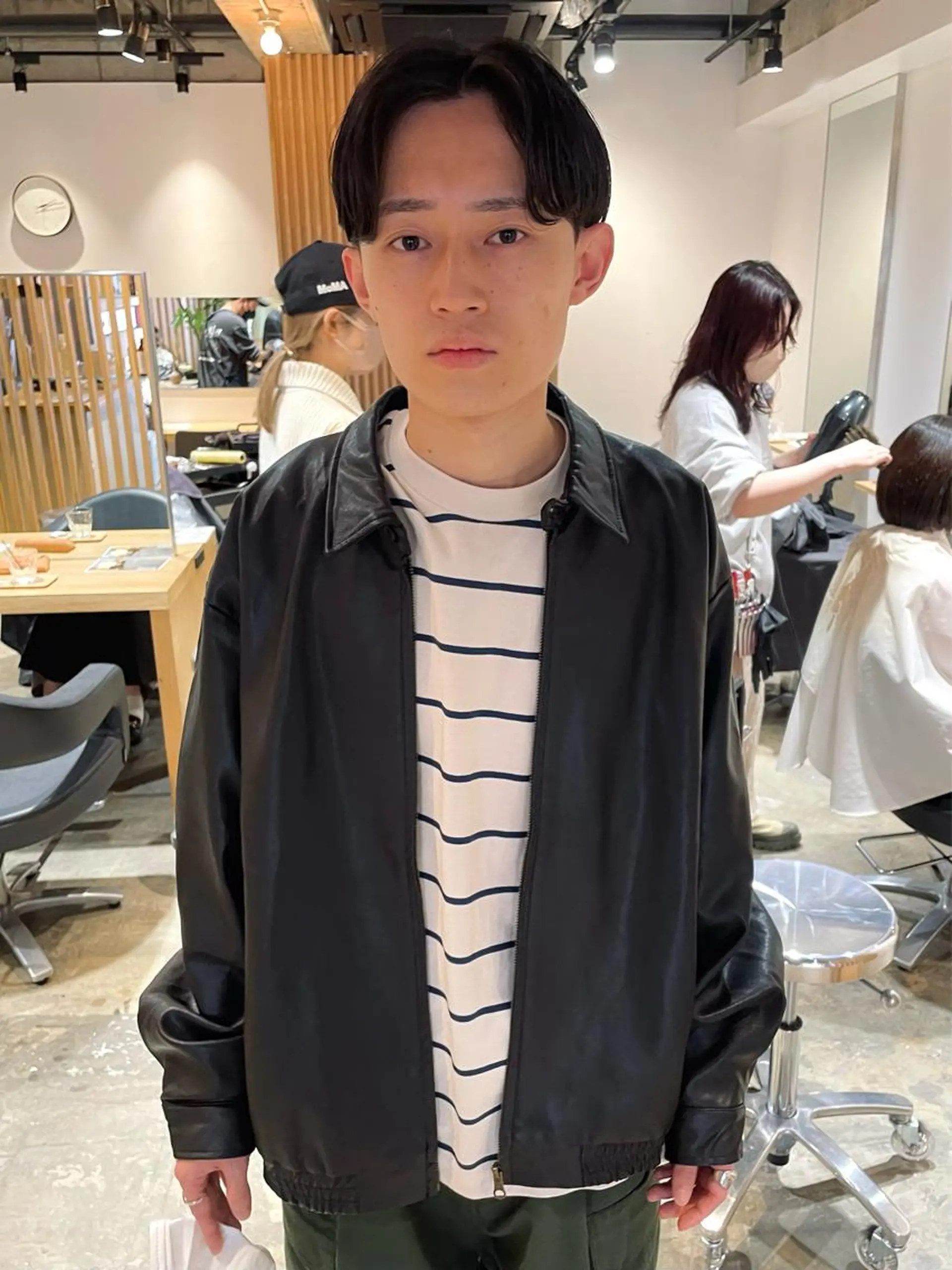 ミディアム メンズ ミディアムパーマ センターパート メンズパーマ ruki yabeのヘアスタイル