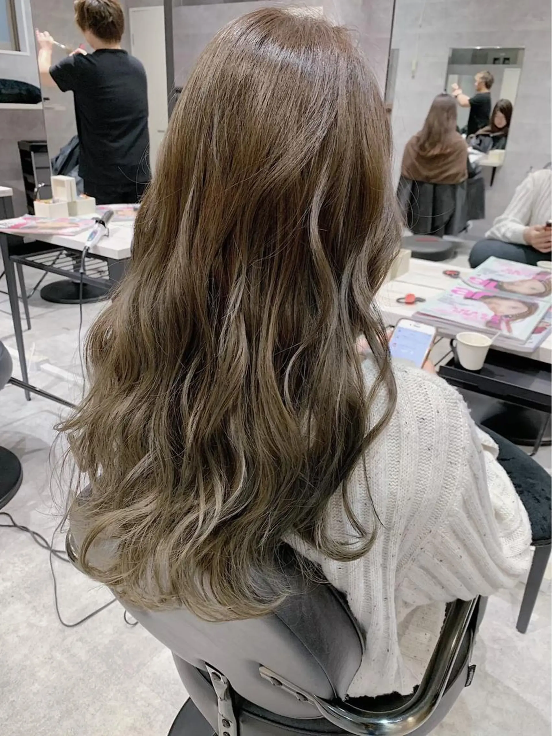 セミロング カラー _WHITE 高槻のヘアスタイル