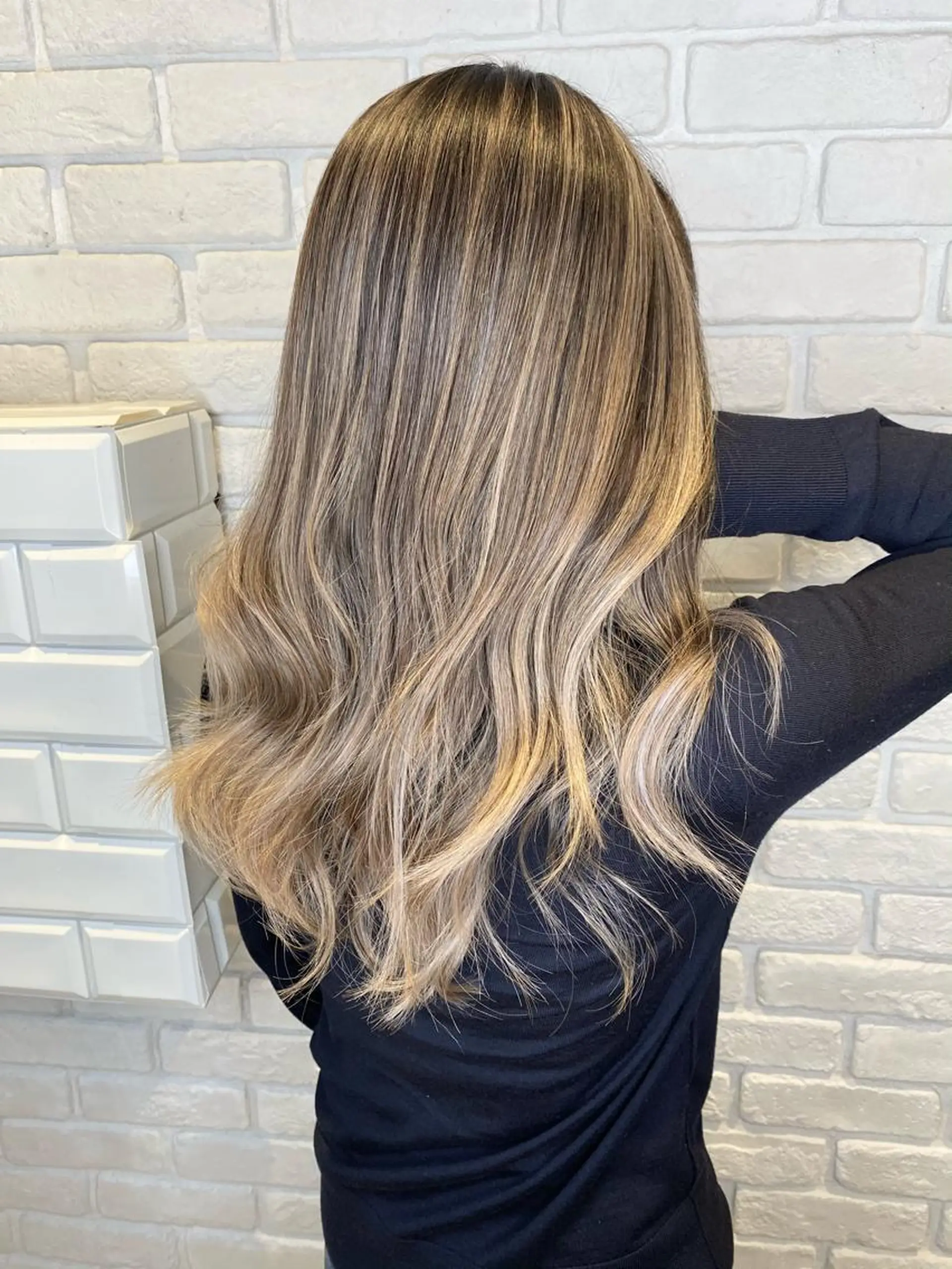 セミロング カラー バレイヤージュ レイヤーカット 森本 笑のヘアスタイル