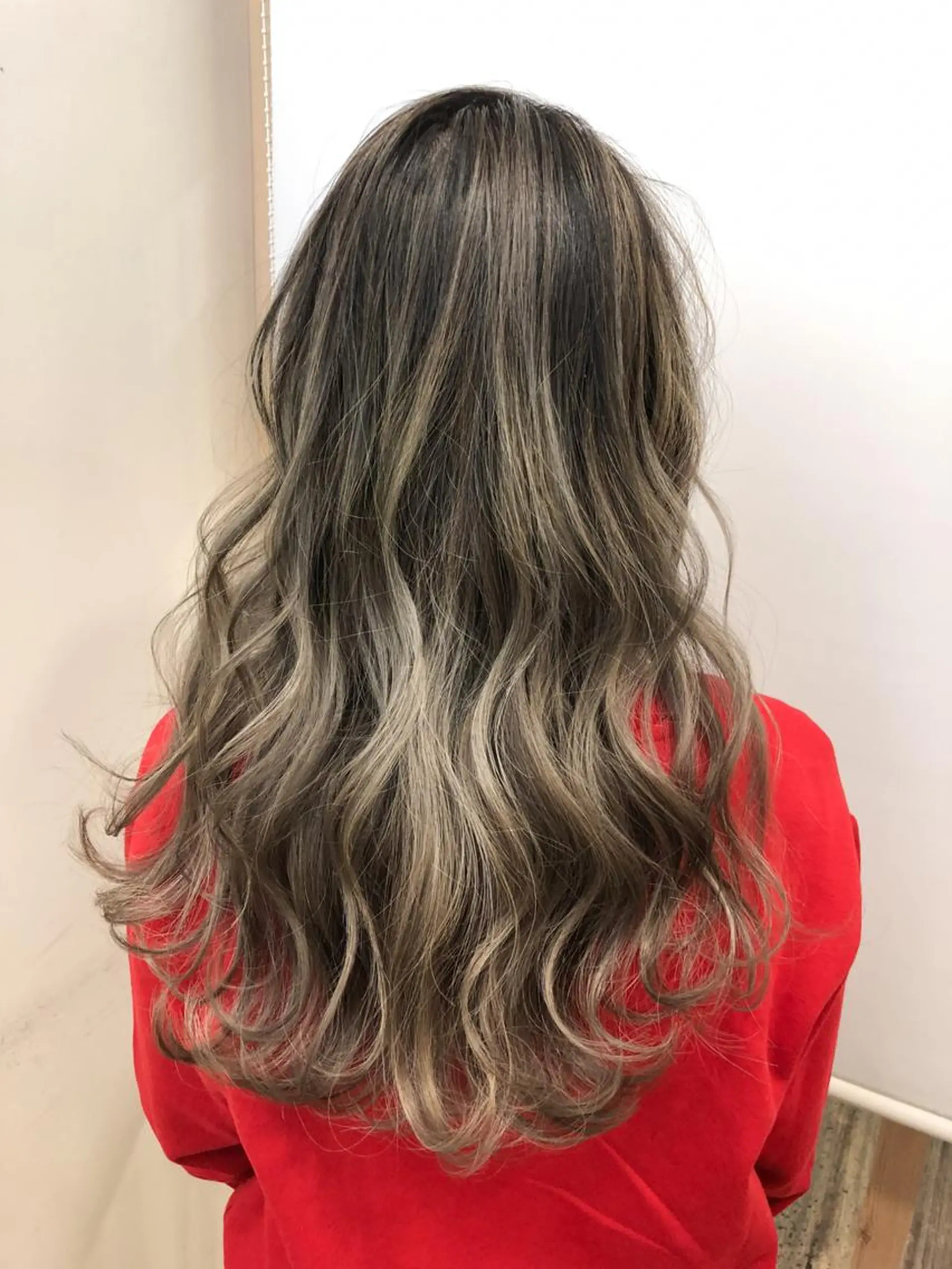 ロング カラー グラデーションカラー ハイライトカラー ハイライト WONK. ウォンク 心斎橋のヘアスタイル