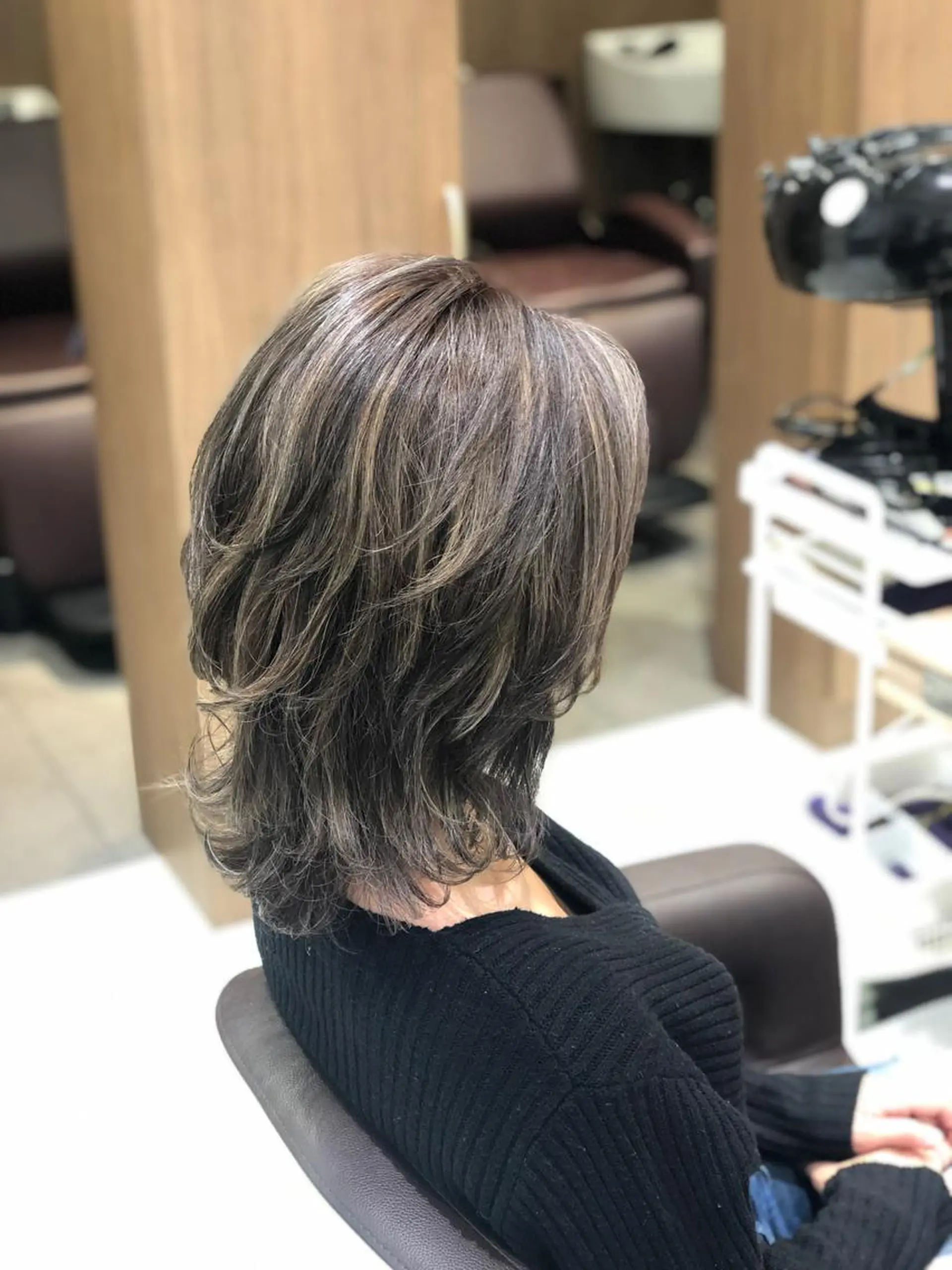 ミディアム カラー グレージュ ハイライトカラー ハイライト 小島 仁美のヘアスタイル