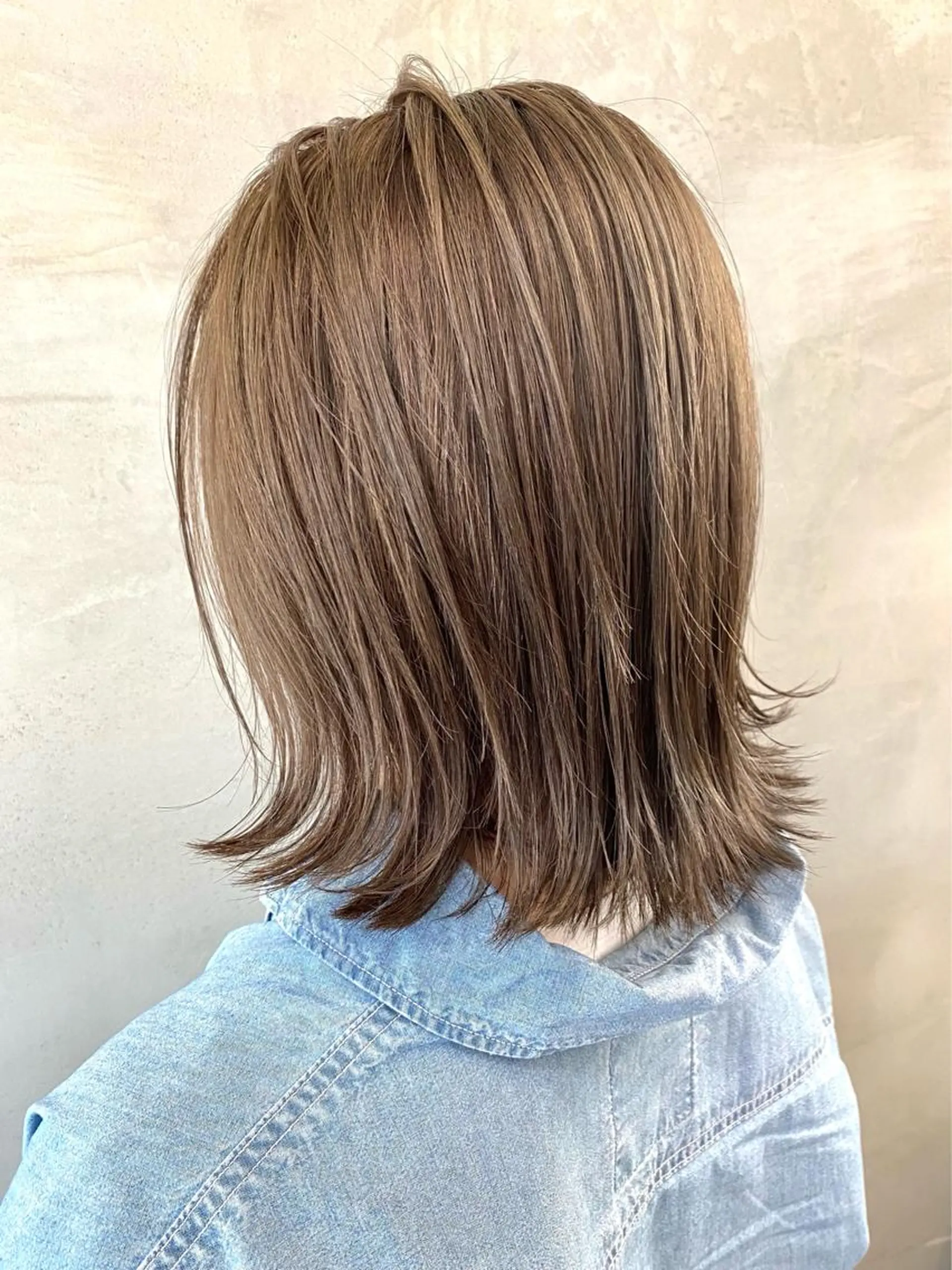 ミディアム カラー グレージュ ハイライトカラー ミルクティーグレージュ ハイライト pesca 長町南店 OIKAWAのヘアスタイル