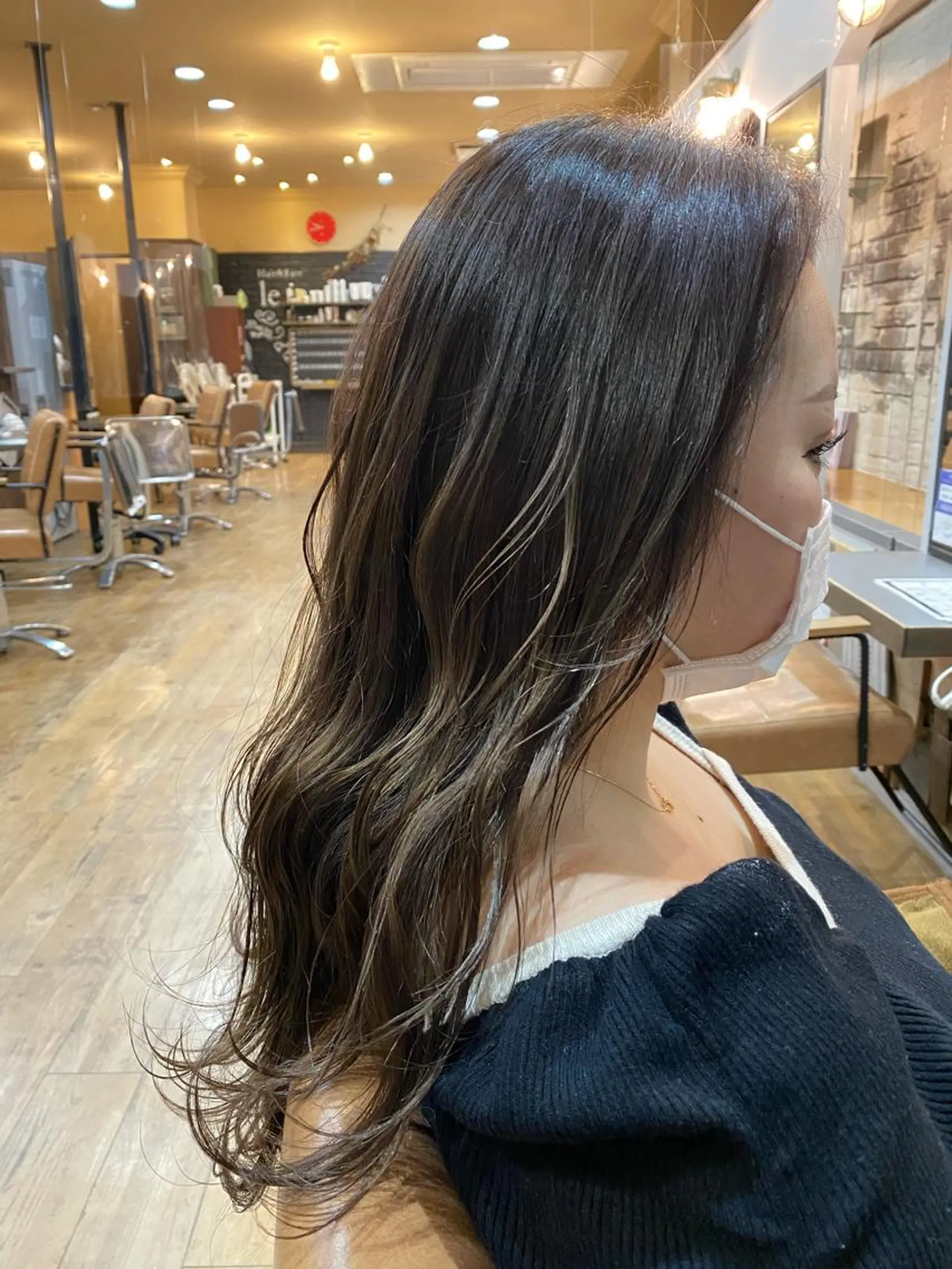 ロング カラー ベージュカラー フォギーベージュ ハイライトカラー ハイライト ヘアカラー トリートメント ケアカラーリスト✂️ SHIAN   フジのヘアスタイル
