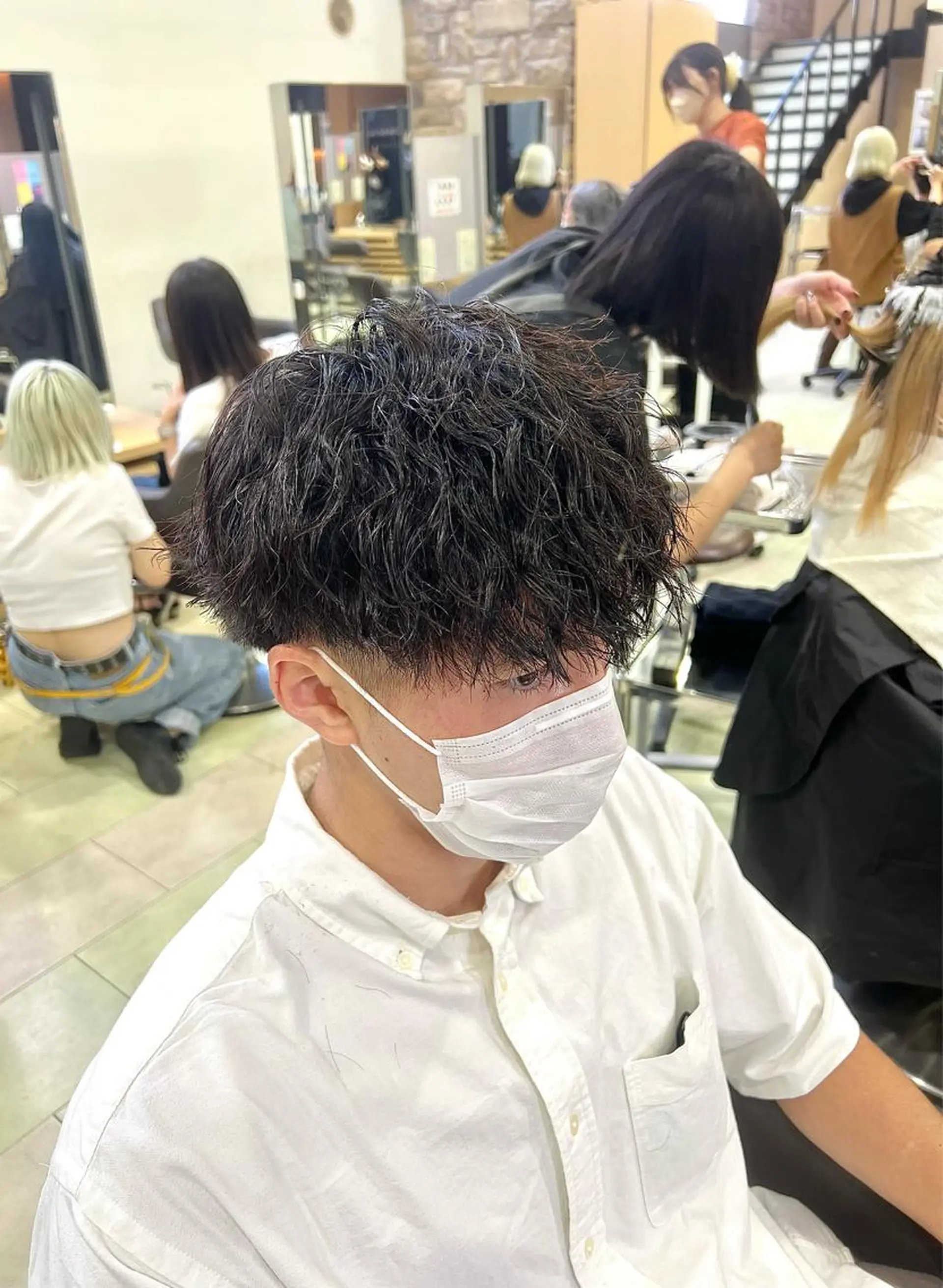 ショート カラー パーマ メンズ アイブロウ ヘアカラー ダウンパーマ🇰🇷 毛流れパーマ【かな】のヘアスタイル