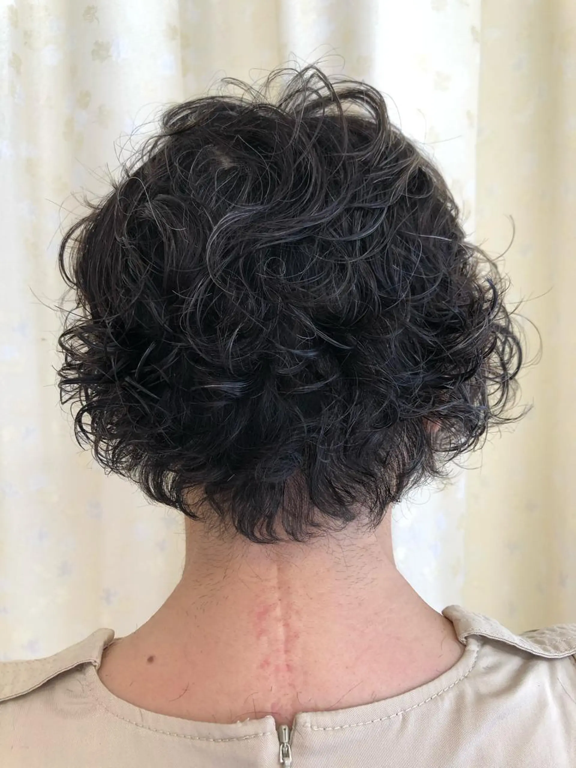 ショート パーマ 本多 美羽のヘアスタイル