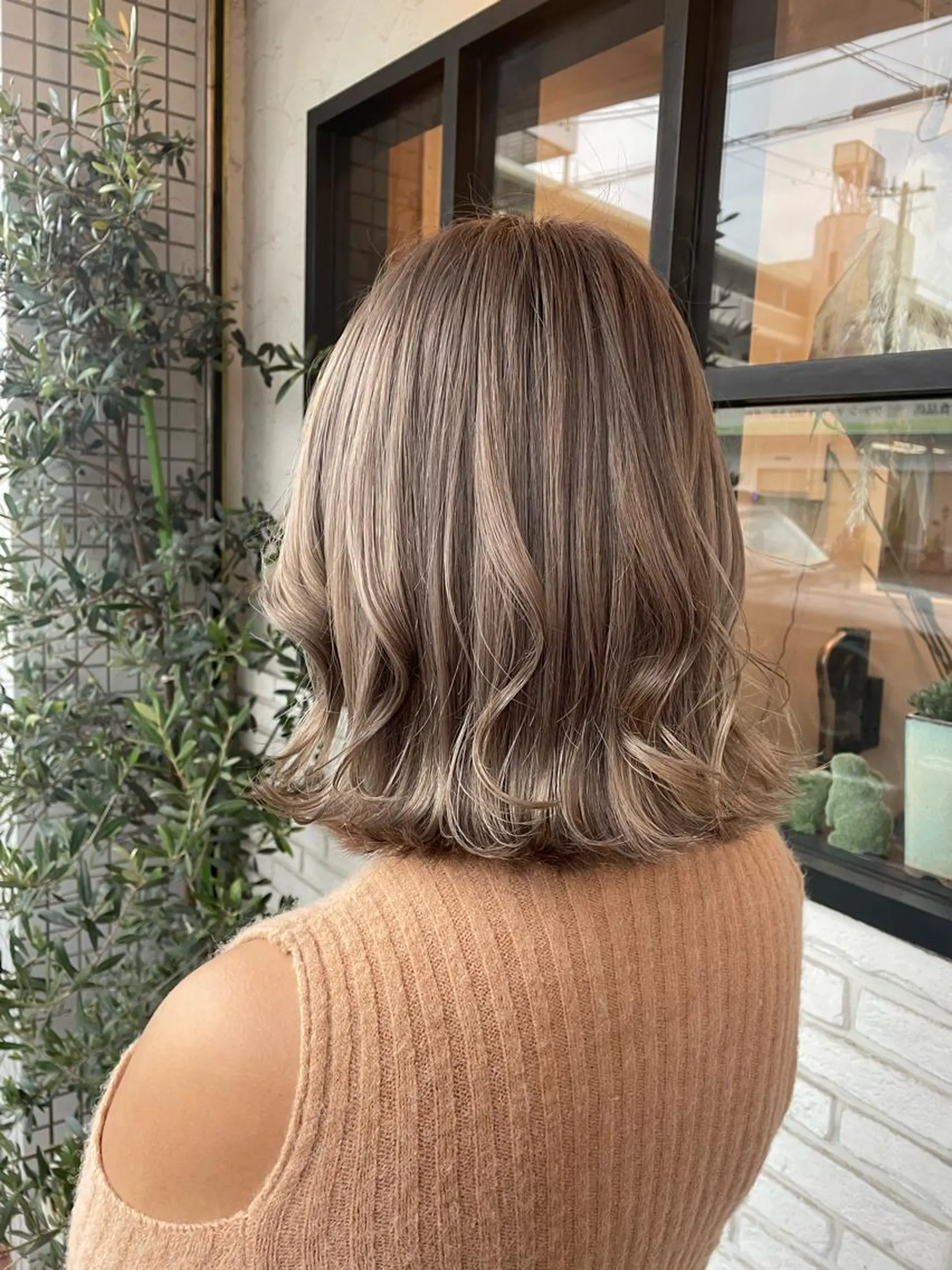 ショート カラー ブリーチ ダブルカラー グレージュ カット ヘアカラー 小坂 真子のヘアスタイル