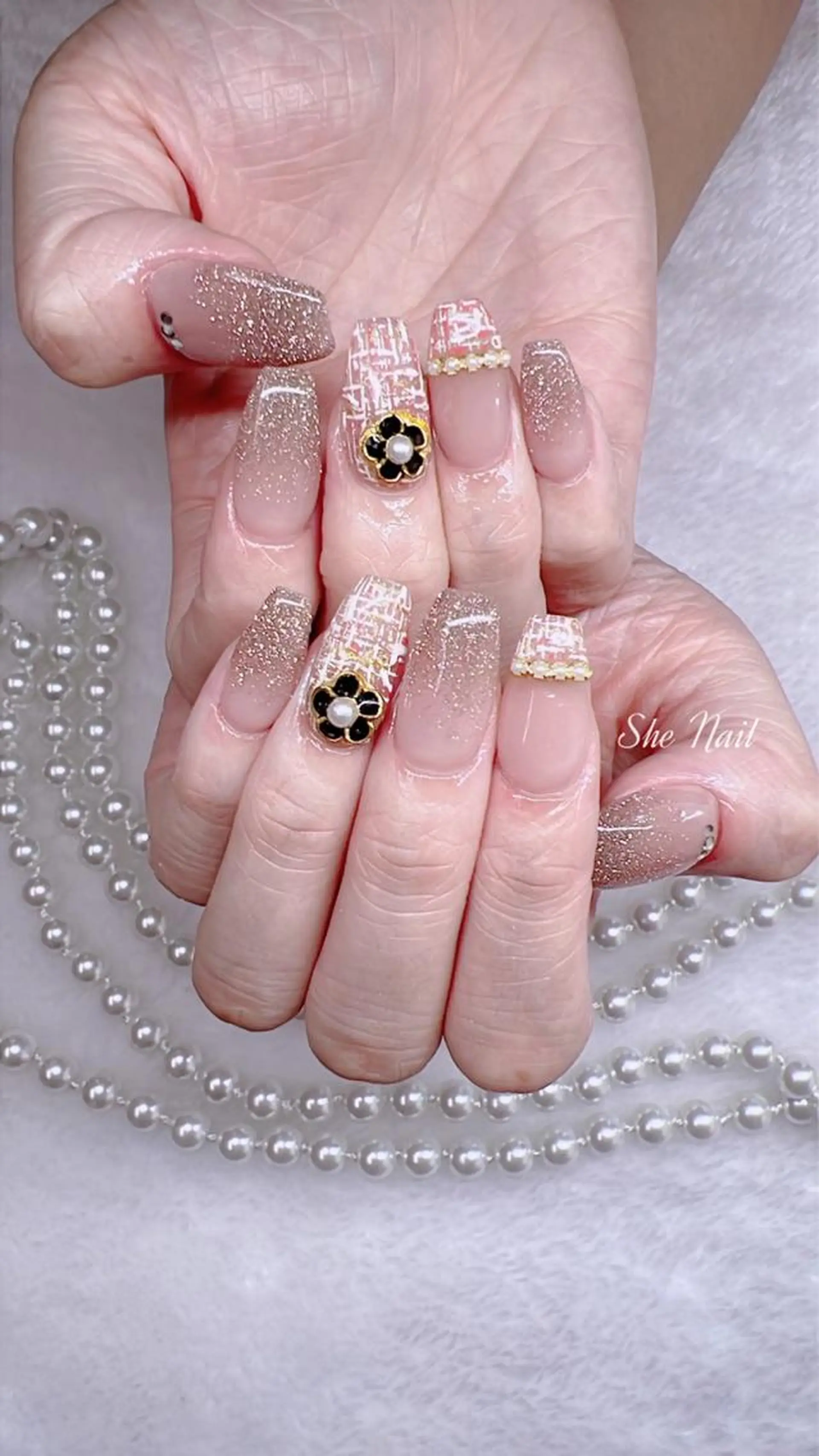 ネイル チークネイル 長さ出し フレンチネイル キラキラネイル 韓国ネイル She   Nail所属・ISA_ BELLAのネイルデザイン
