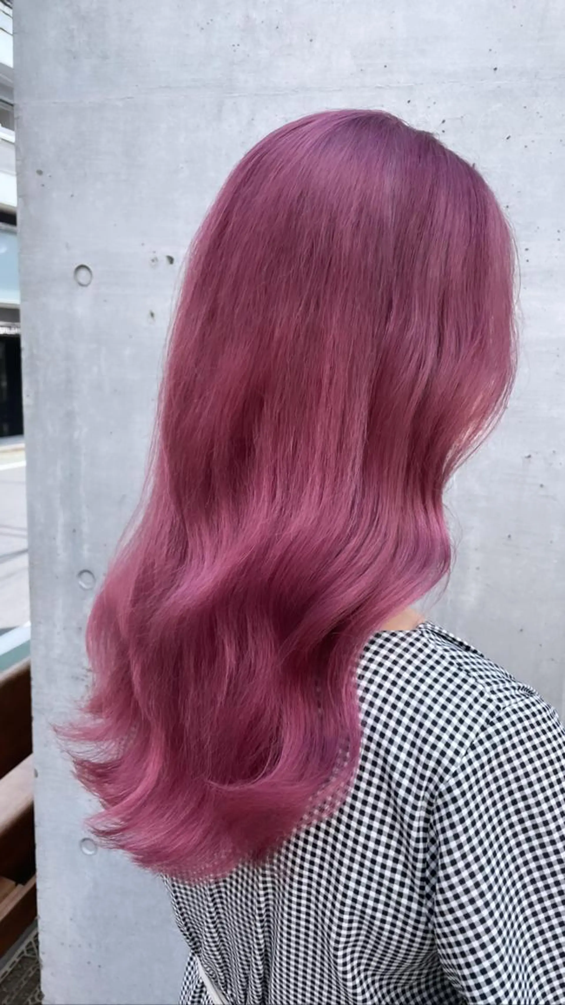 ロング カラー ピンクカラー ヘアカラー トリートメント chama レイヤーカットのヘアスタイル