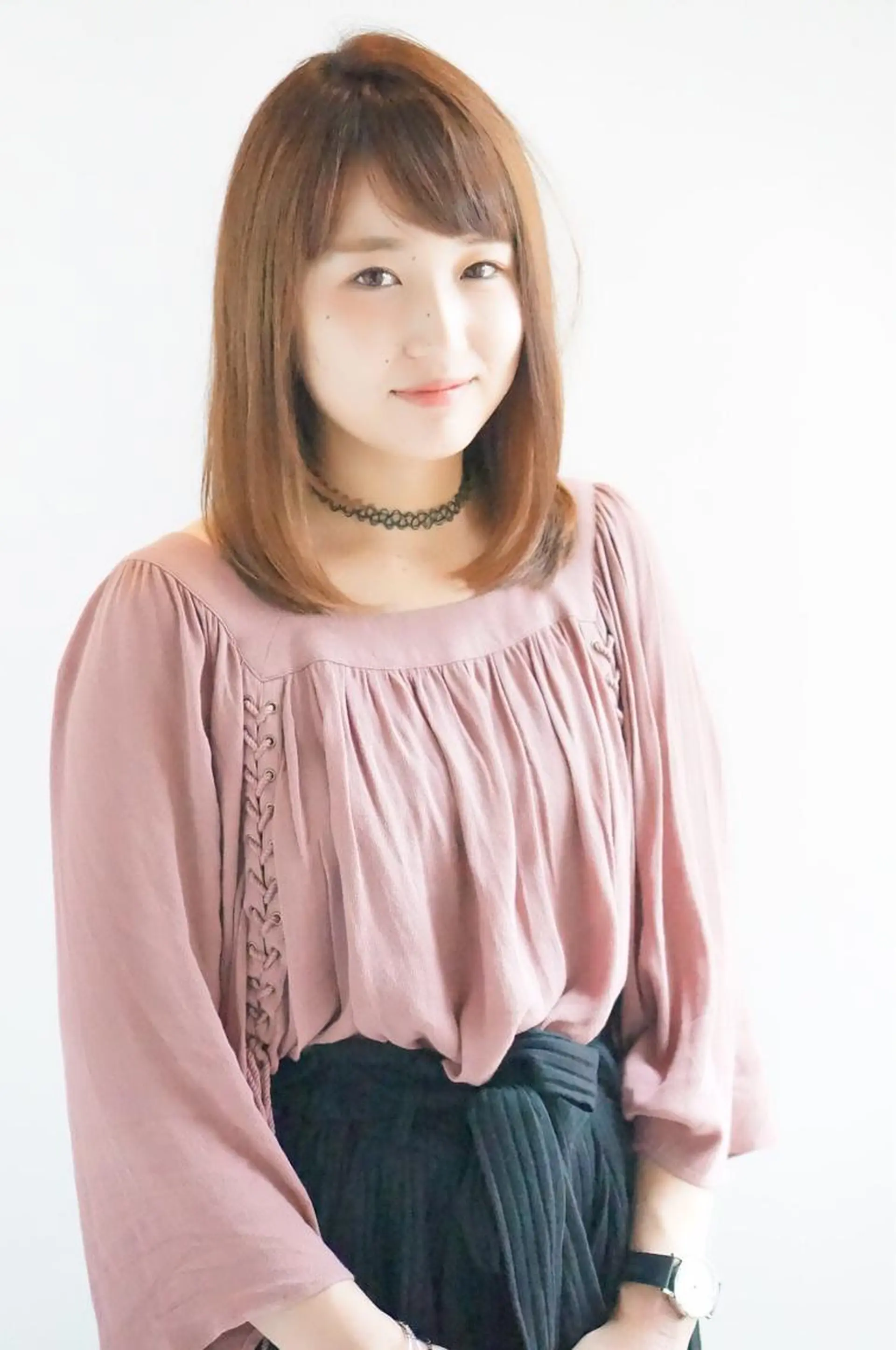 ミディアム 足立 磨咲のヘアスタイル