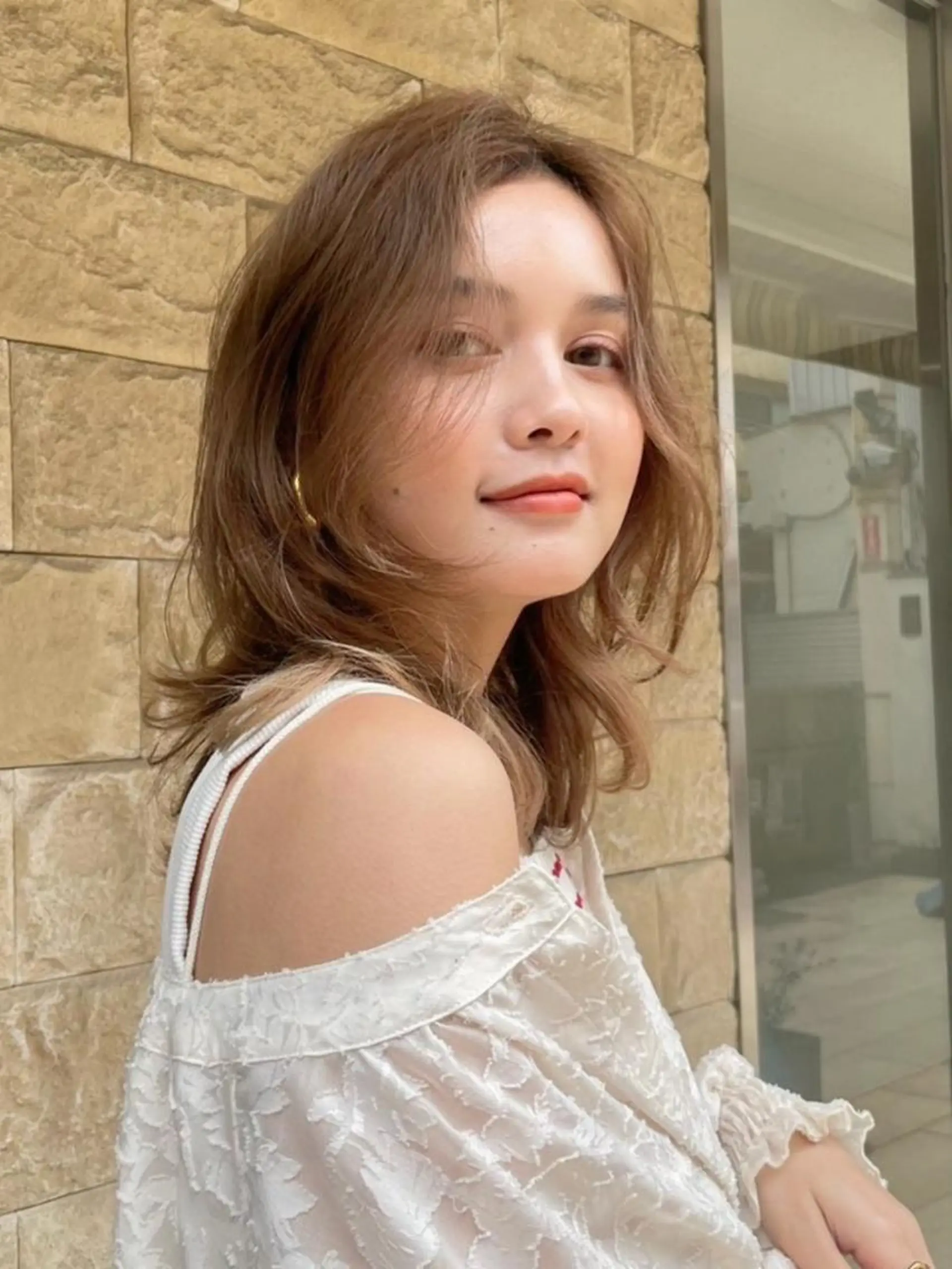 セミロング カラー ブリーチ 透明感カラー ダブルカラー ブリーチなしカラー レイヤーカット カット トリートメント ヘアセット アース越谷 レイクタウン店のヘアスタイル