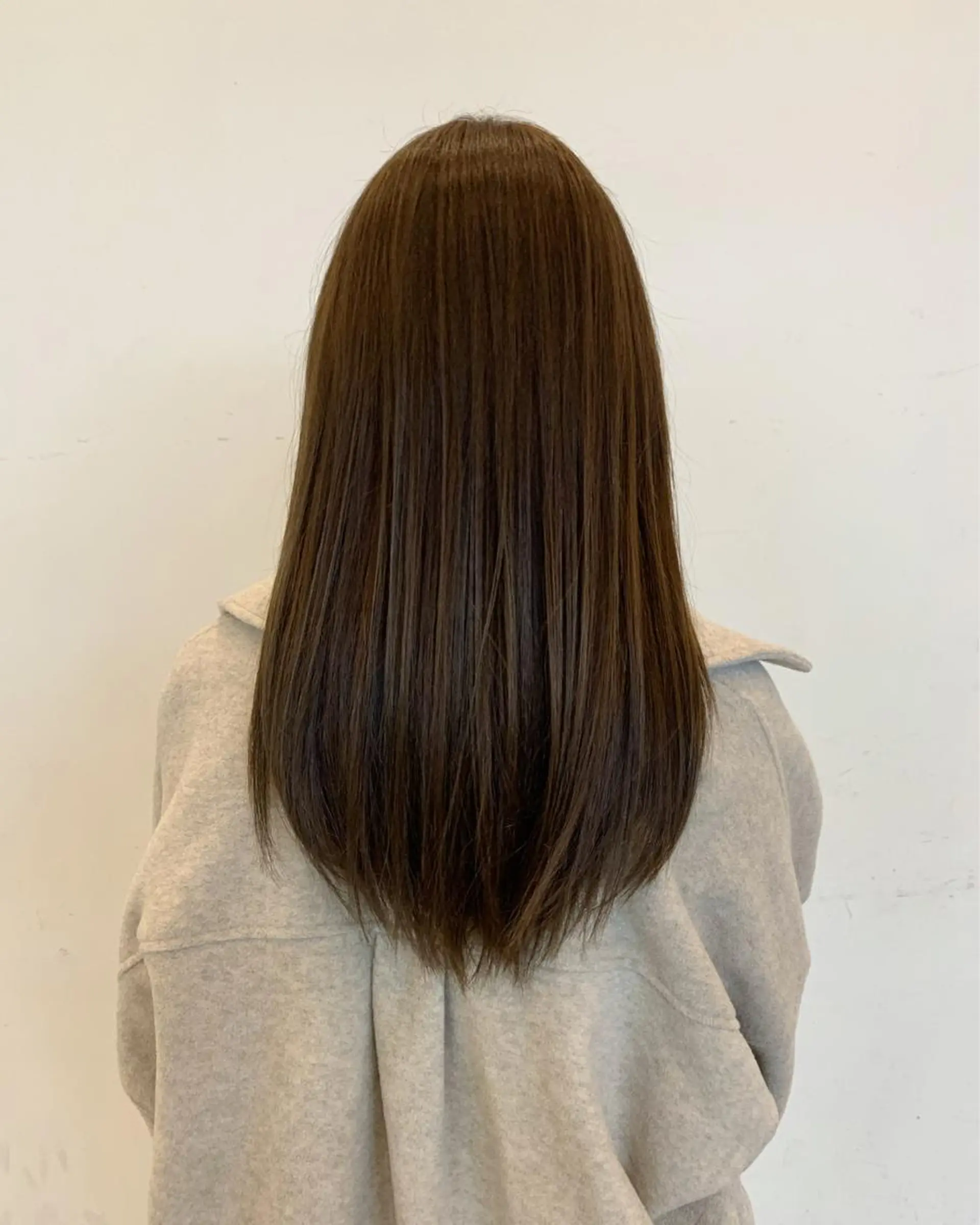 ロング カラー ベージュカラー ブラウンカラー 透明感カラー log所属・近藤 裕嗣のヘアスタイル