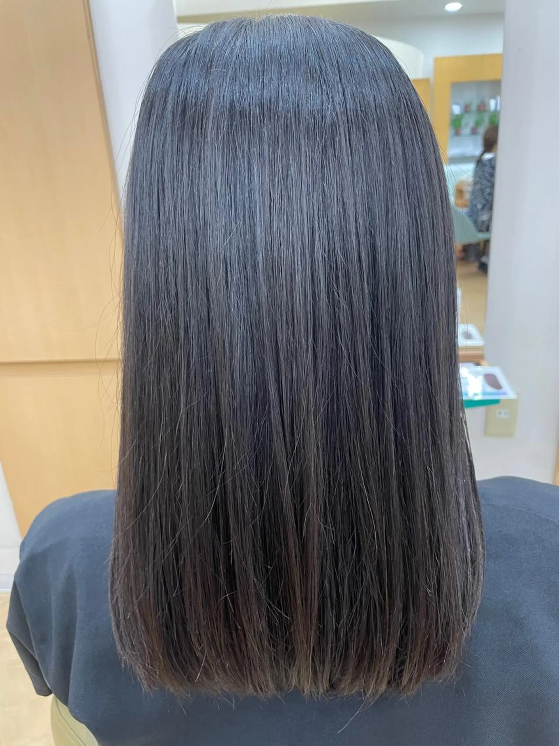 セミロング カット 福原 亜祐美のヘアスタイル