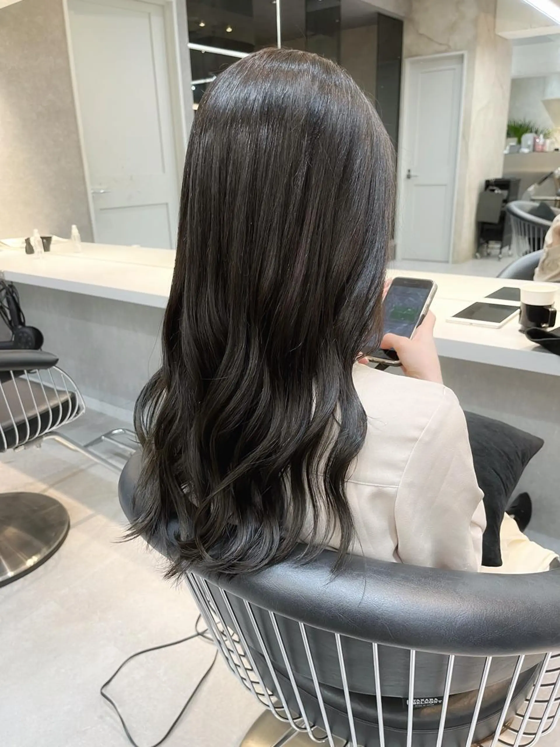 セミロング カラー ヘアアレンジ ヘアカラー トリートメント ヘアセット ボブ｜韓国｜美髪矯正 ｜amika🌙のヘアスタイル