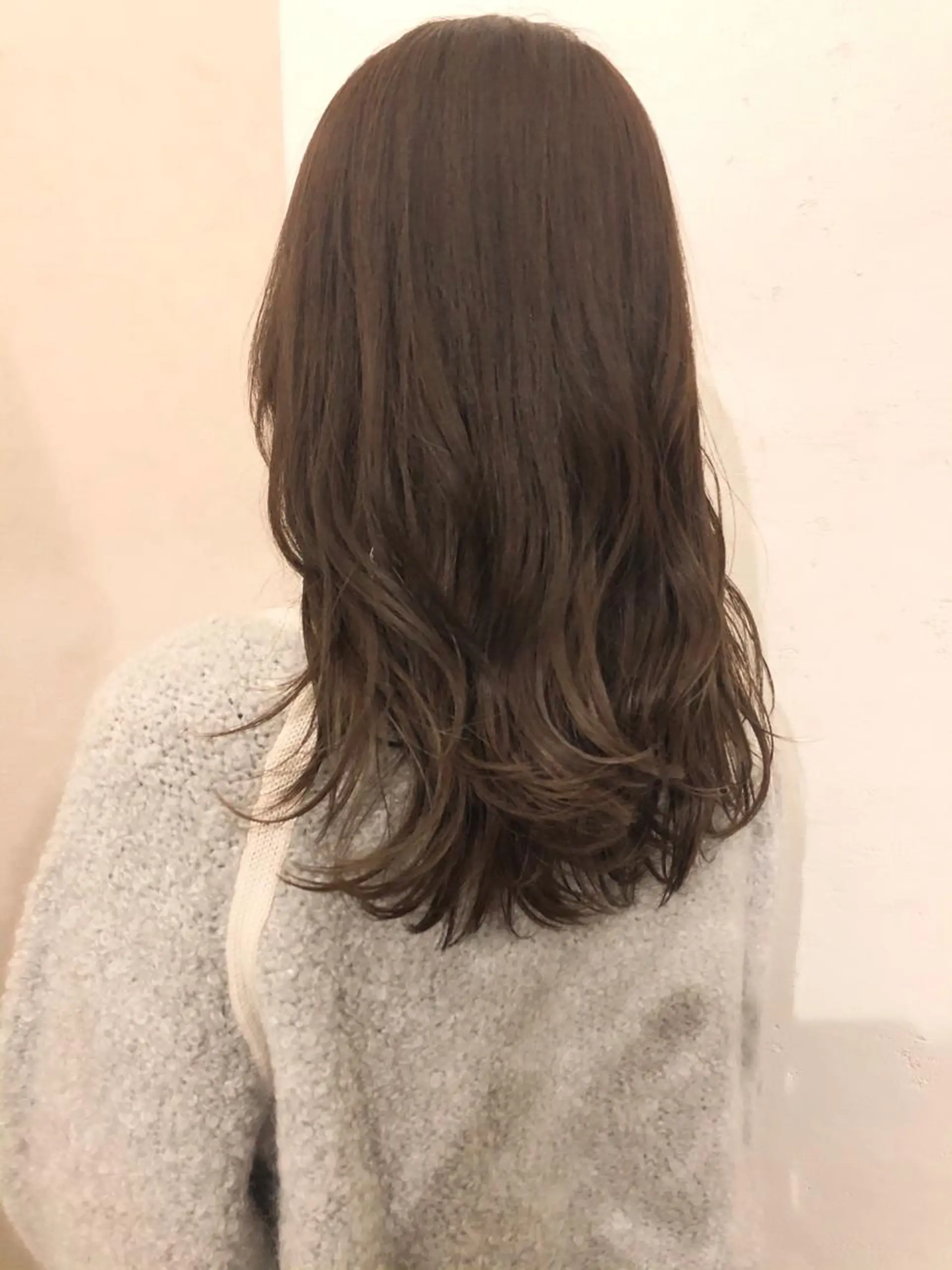 セミロング カラー Luccica所属・🌏山根 アイ🌏のヘアスタイル