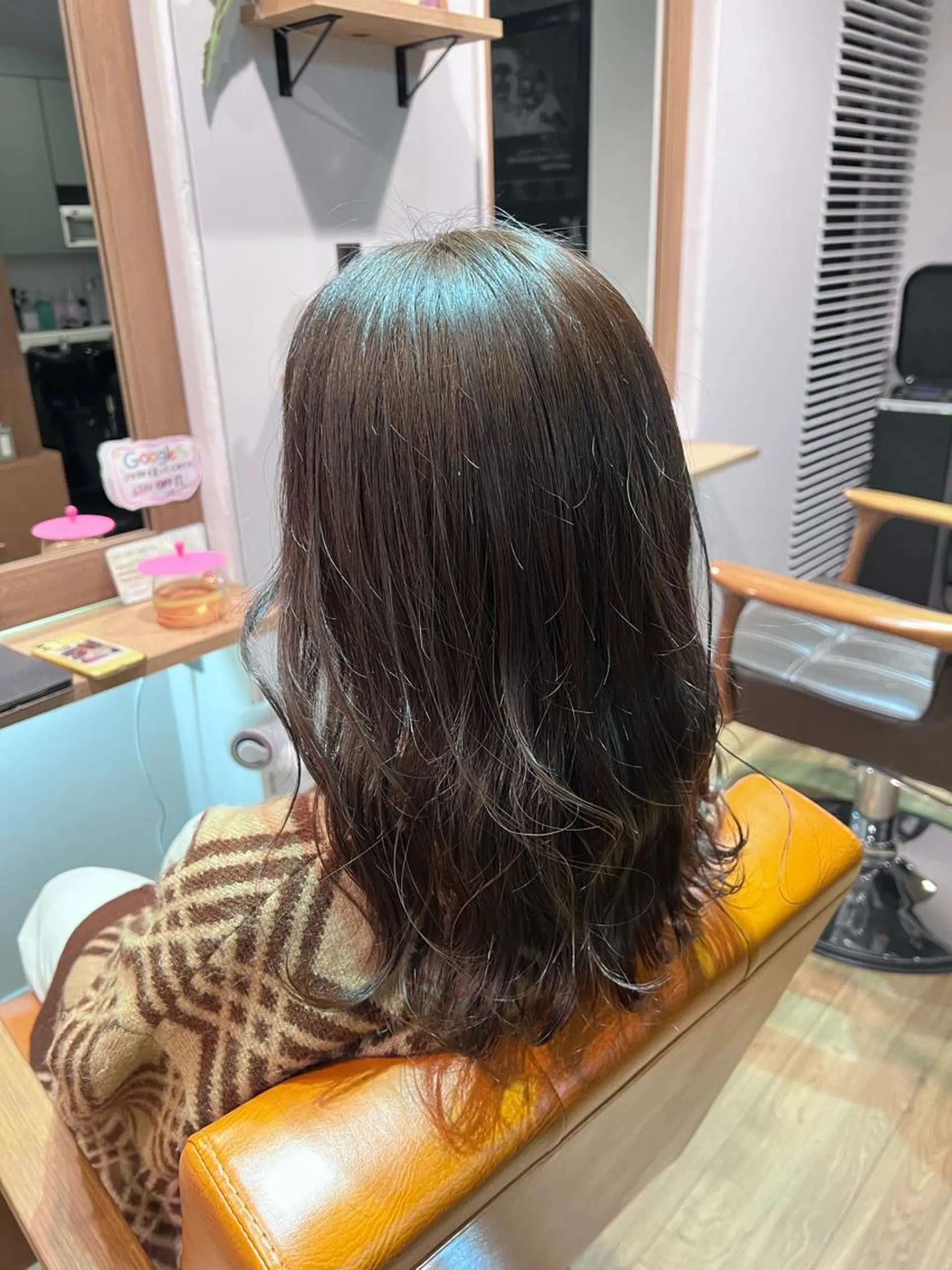 ロング カラー グレージュ オリーブグレージュ オリーブグレー ヘアカラー トリートメント ツキダテ ユイのヘアスタイル