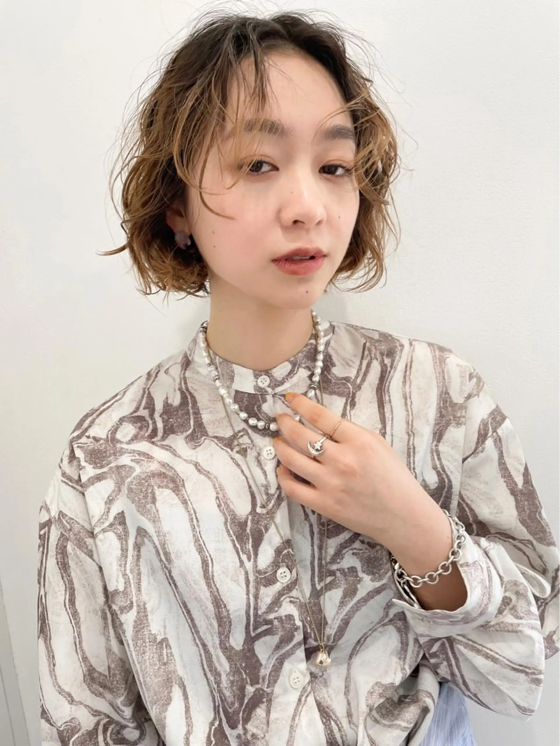 ショート パーマ ボブ カット ヘアカラー トリートメント Loom.所属・村上雅人 ナチュラルモードのヘアスタイル