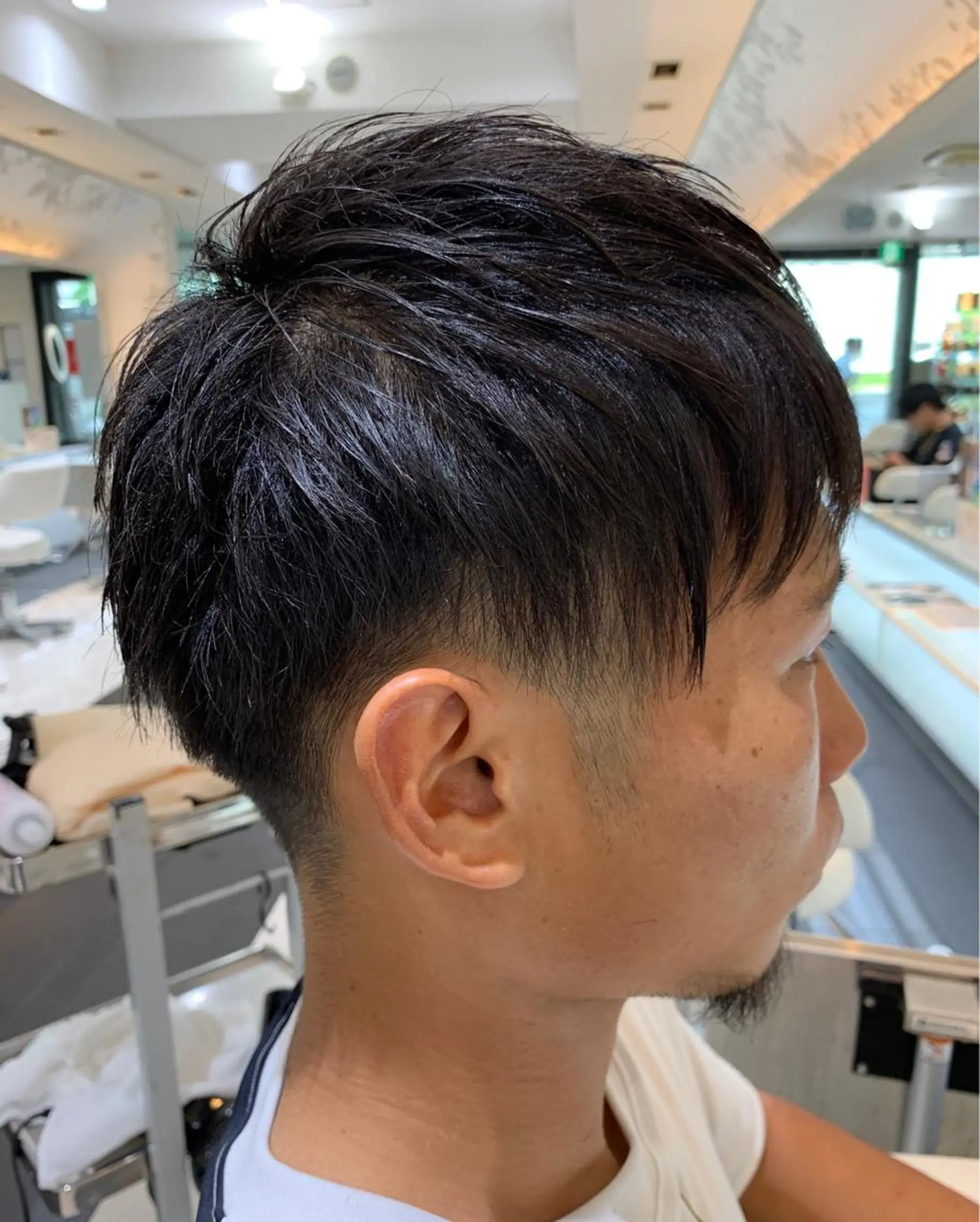 ショート パーマ メンズ マッシュ 刈り上げ 髪質改善 ダメージレスカラー /透明感カラー 上長のヘアスタイル