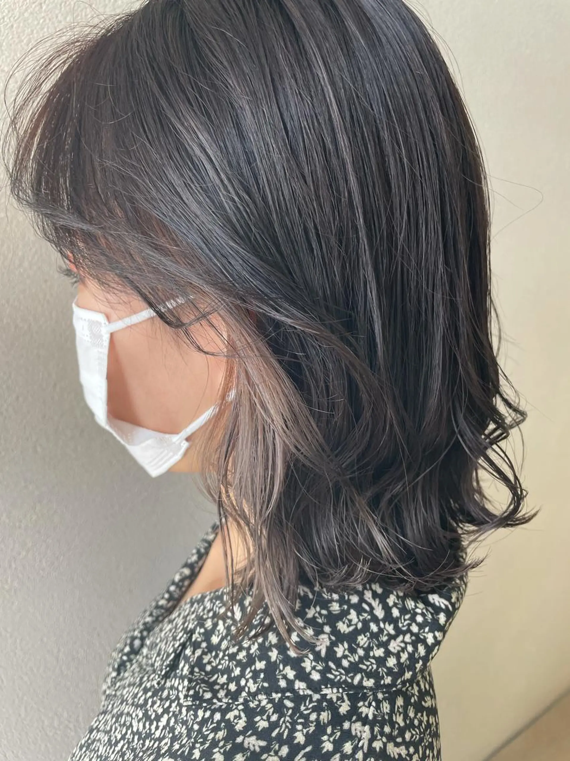 ショート カラー アッシュ イヤリングカラー シルバー 沢田 瞳のヘアスタイル