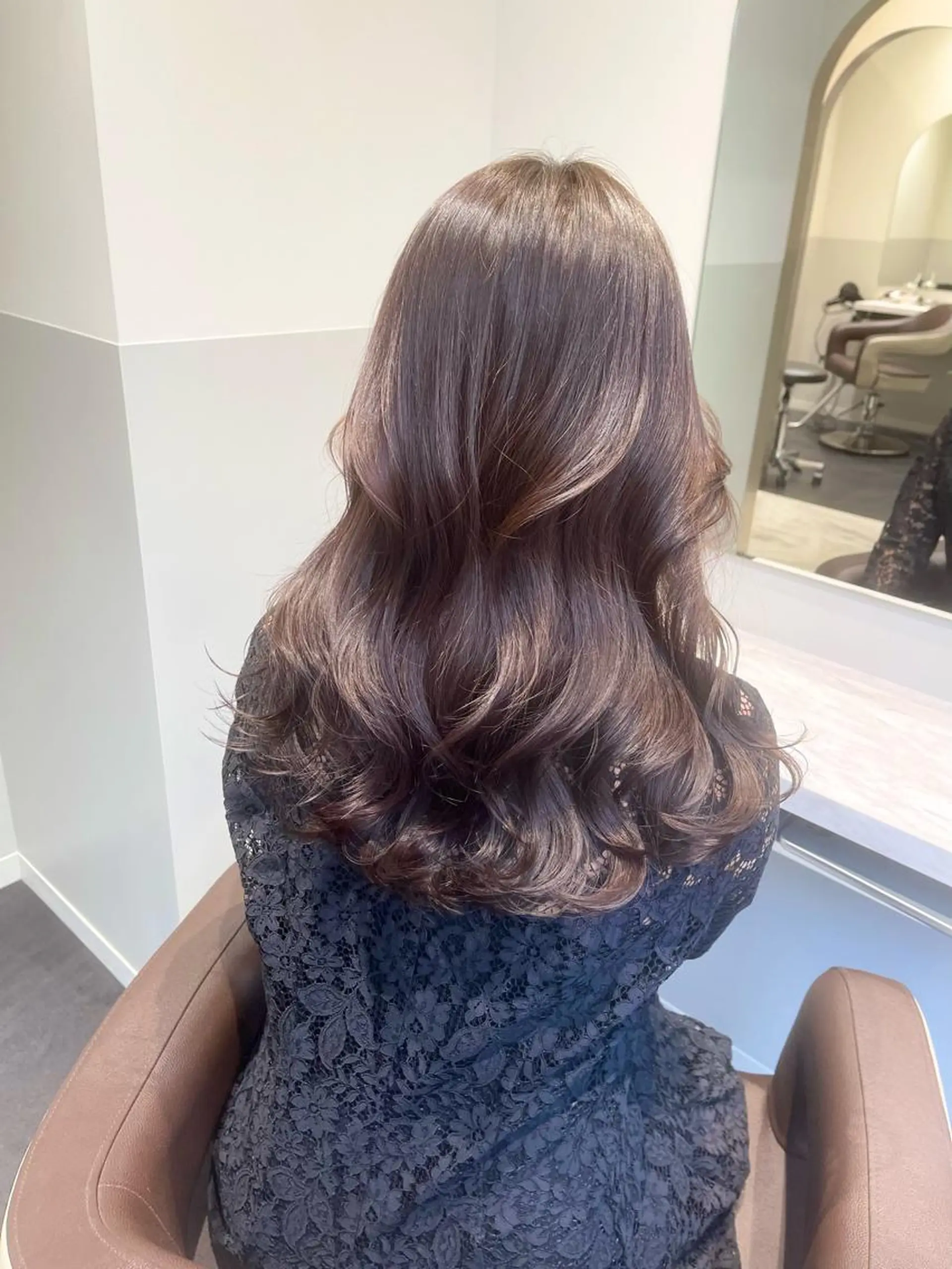 セミロング ヘアカラー 〻ツヤハイトーン🩰 🤍HARUCAのヘアスタイル