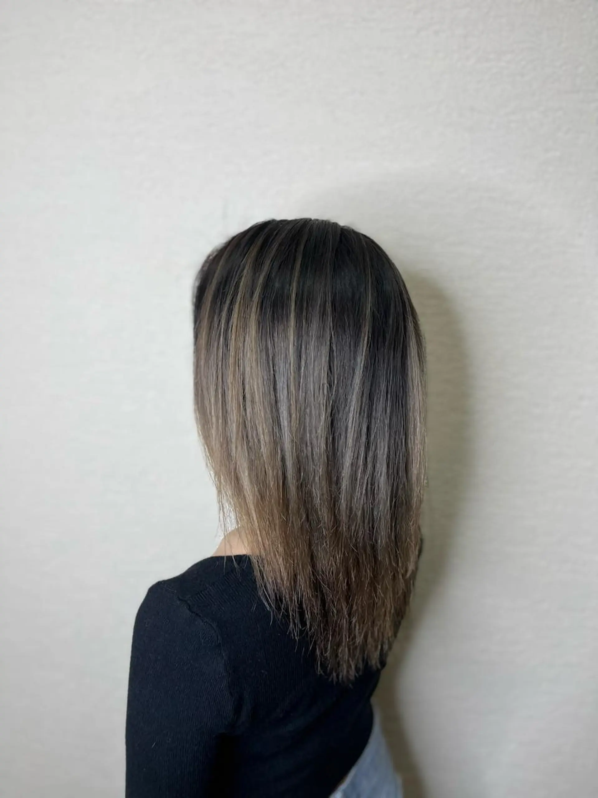 ロング カラー バレイヤージュ ブリーチ デザインカラー ダブルカラー グレージュ 野村 朋生のヘアスタイル