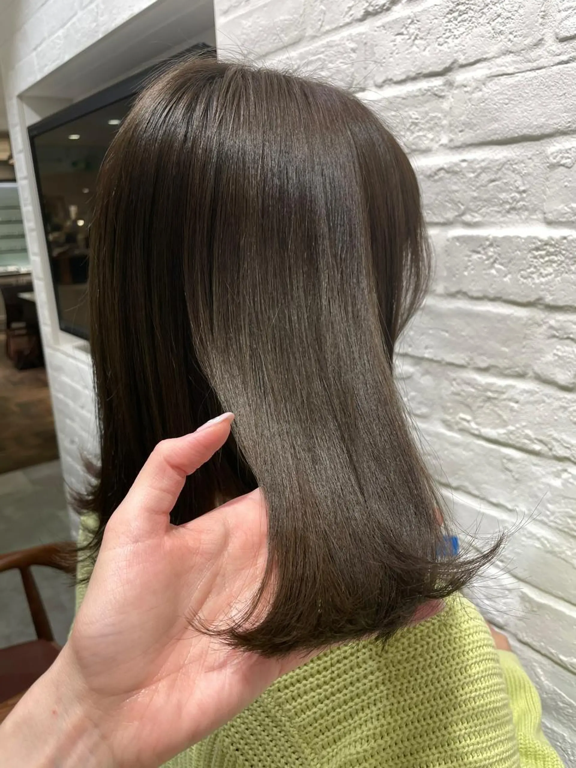 ミディアム カラー オリーブカラー ヘアカラー miyu 美髪縮毛矯正𓂃꙳⋆のヘアスタイル
