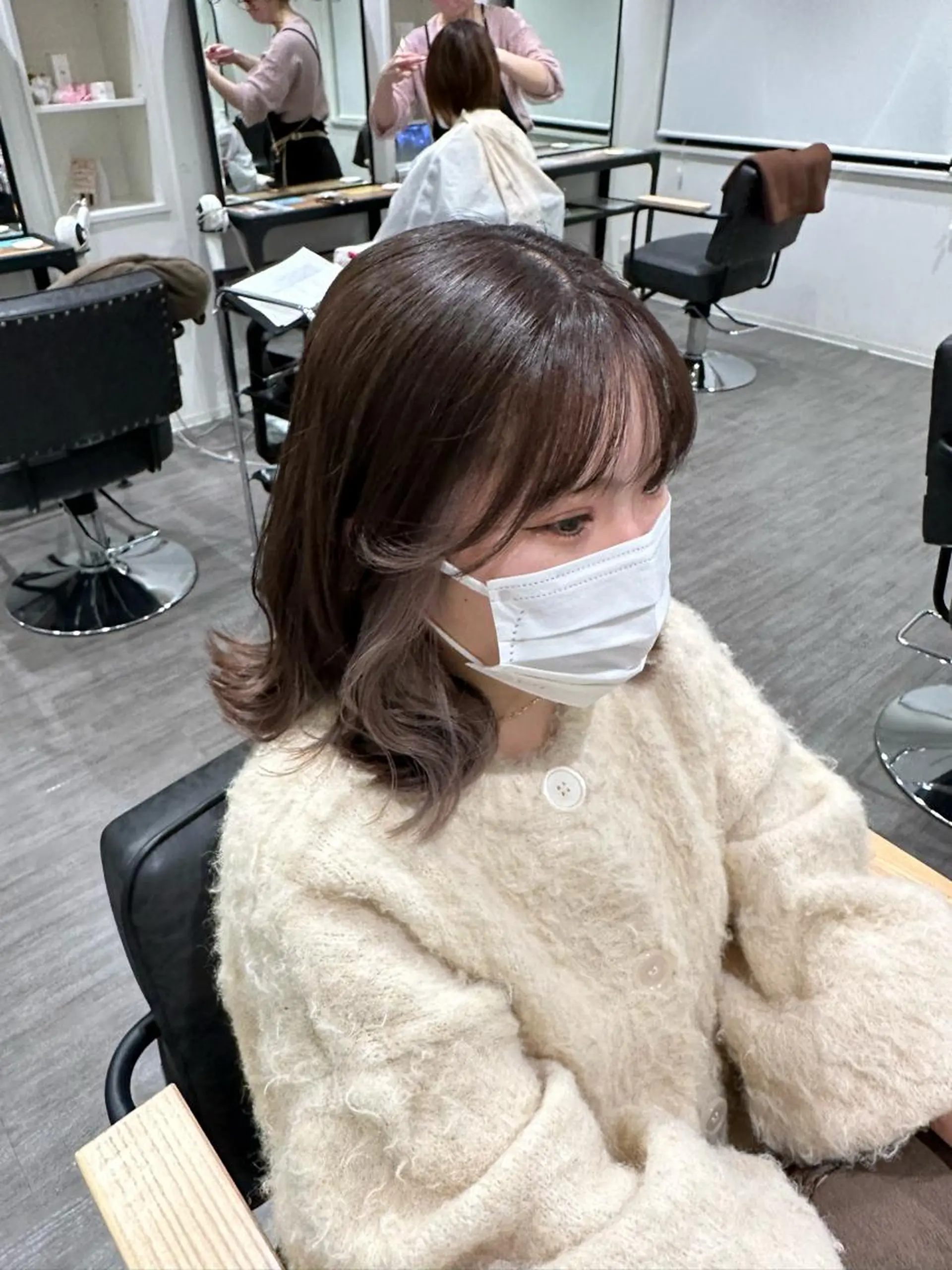 ミディアム カラー グレージュ カット ヘアカラー トリートメント 上田 紗也のヘアスタイル