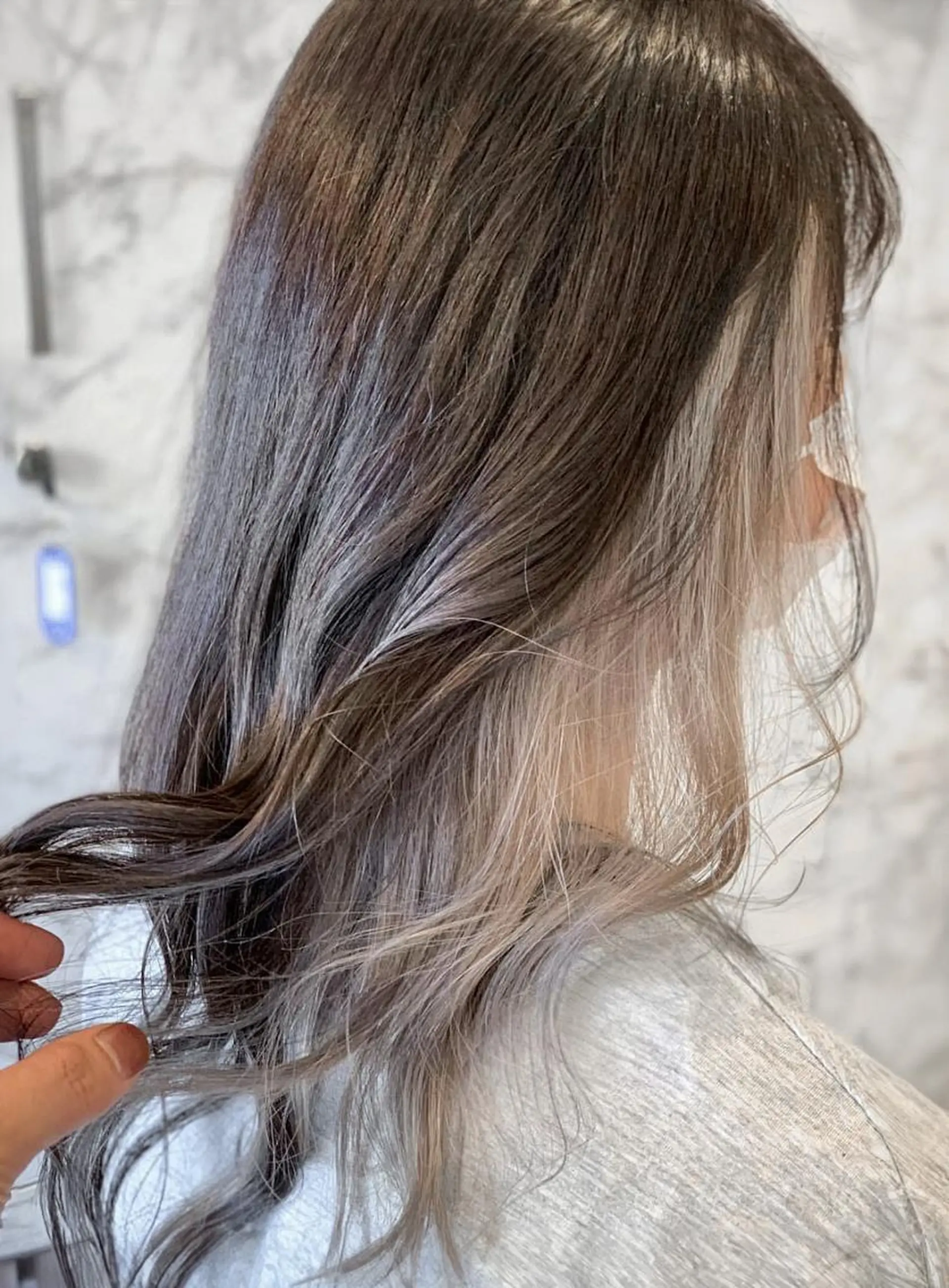 ロング カラー ブリーチ インナーカラー シルバー ホワイトシルバー ヘアカラー トリートメント 高橋成海💎透明感/ デザインカラー💎のヘアスタイル
