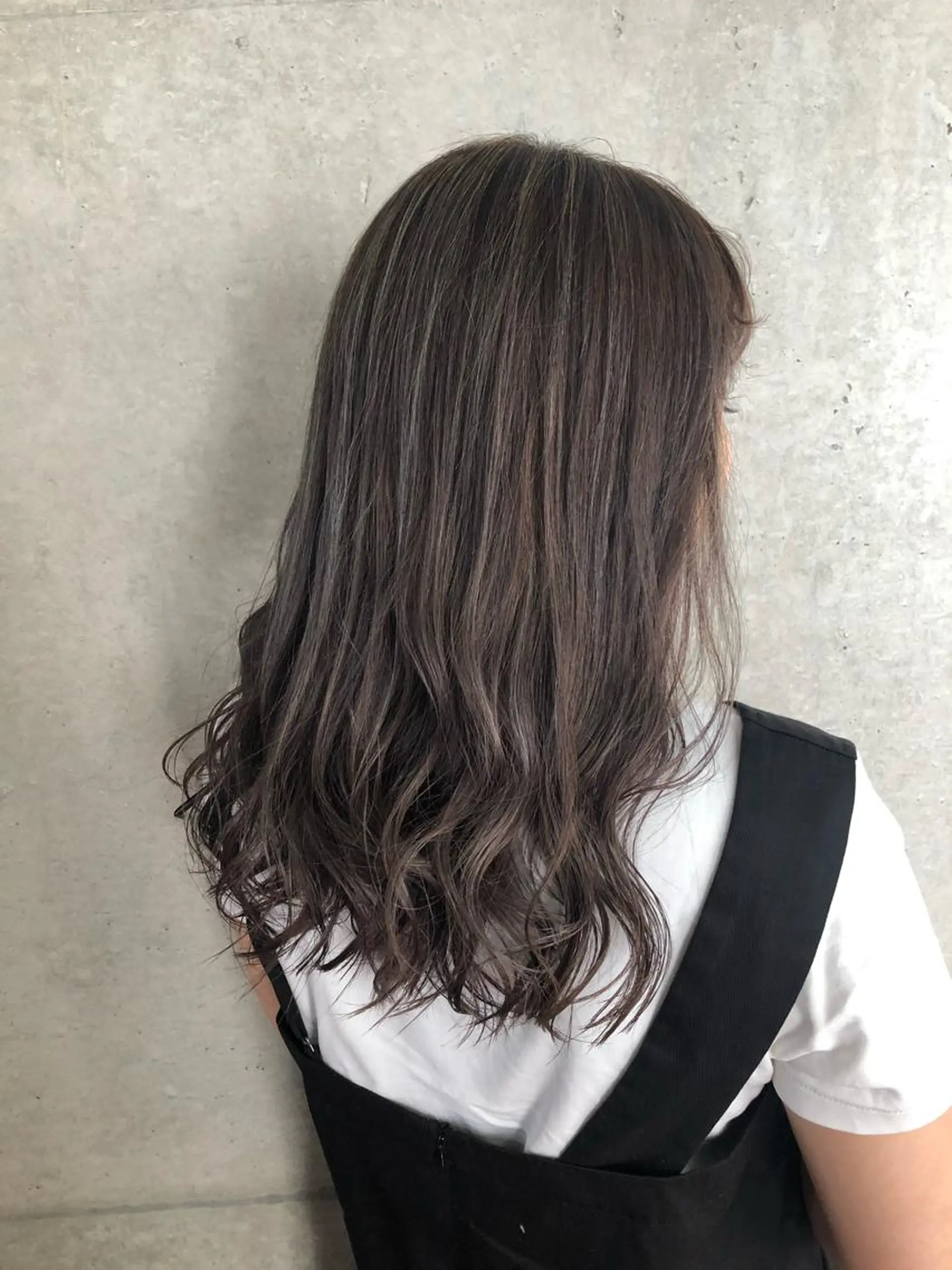 ロング カラー グレージュ ハイライトカラー ハイライト nagisa /縮毛矯正のヘアスタイル