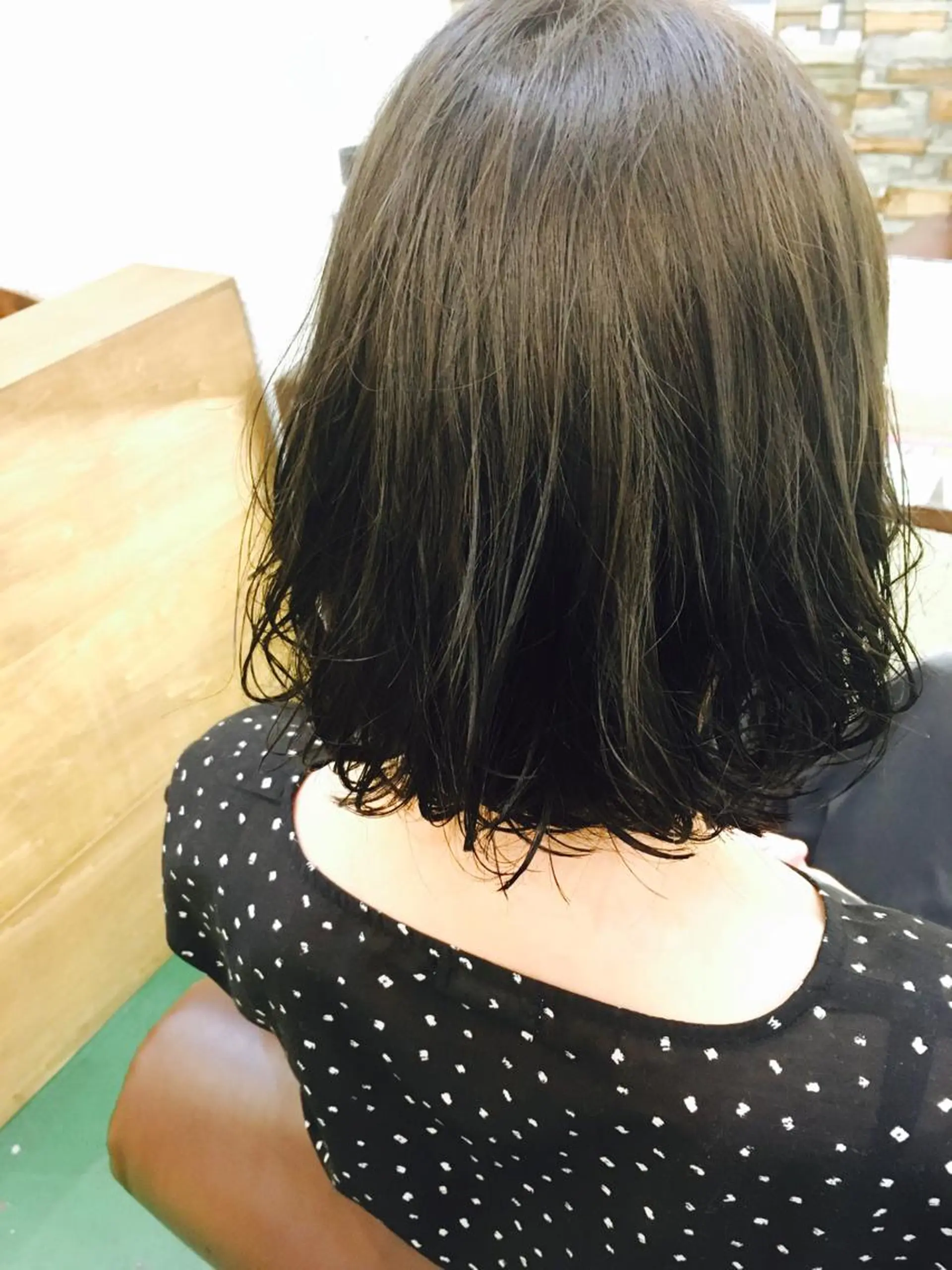 ミディアム カラー パーマ グレージュ カーキグレージュ Lagom なかだのヘアスタイル