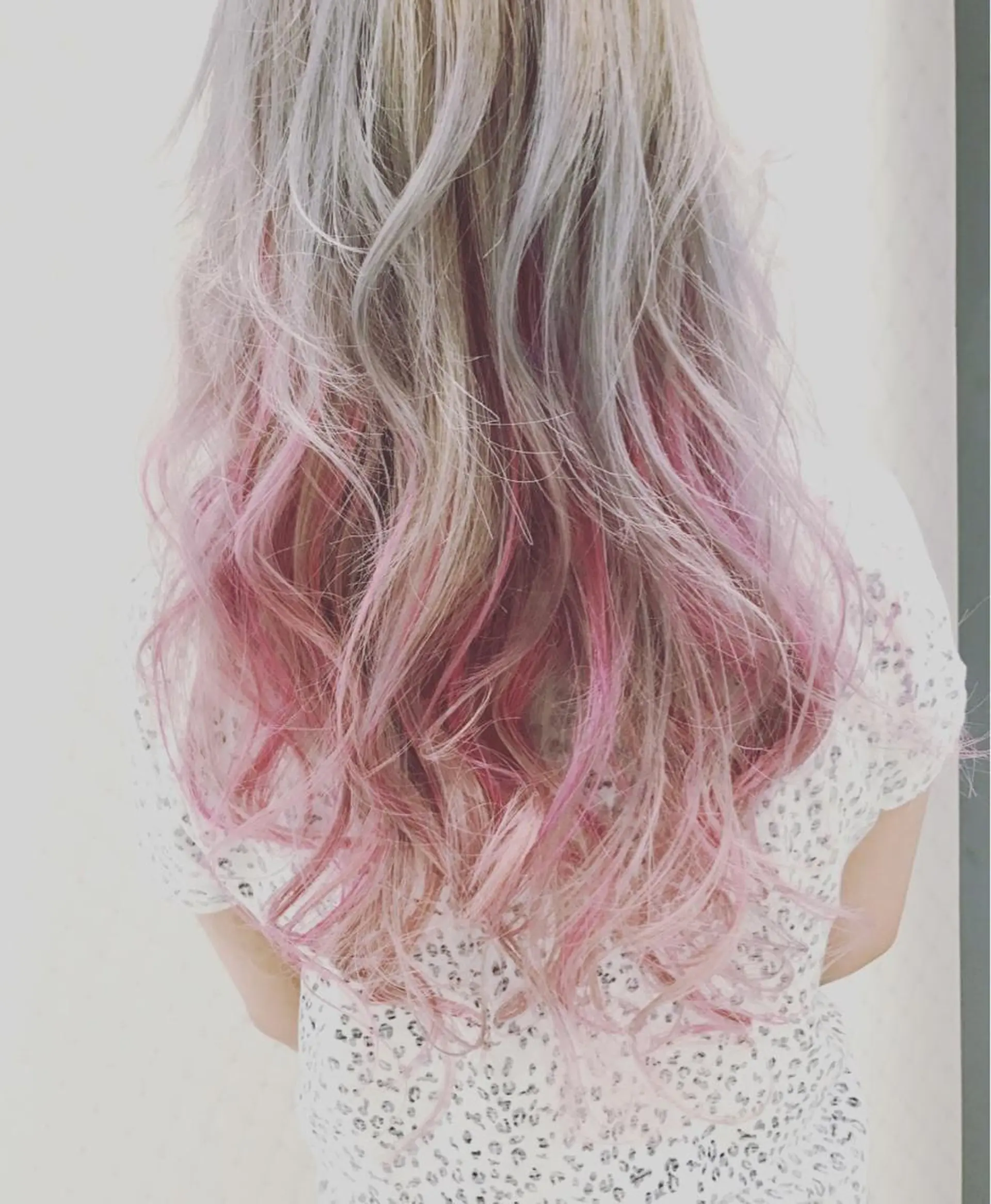 ミディアム カラー ハイライトカラー ピンクカラー ハイライト ヘアカラー トリートメント 難しい髪質の縮毛矯正 高岡/射水/髪質改善のヘアスタイル