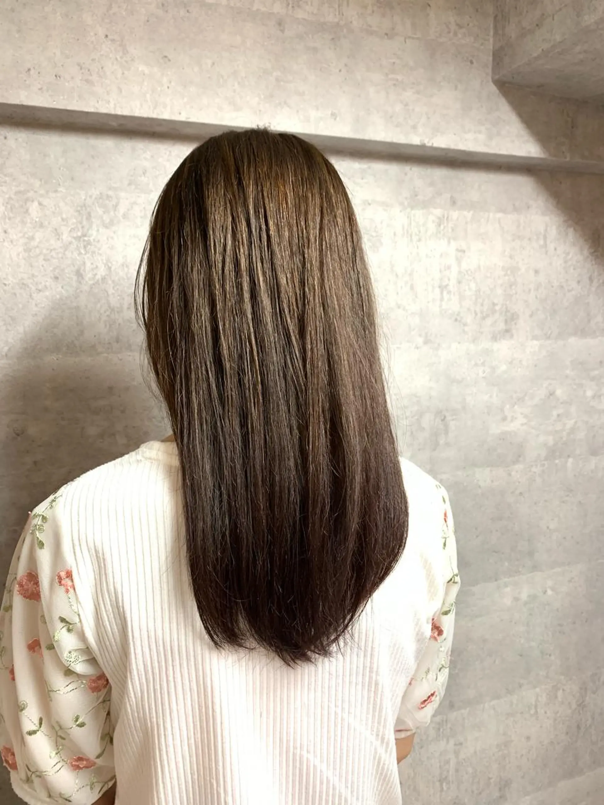 ロング アッシュ uru【ウル】所属・島守 桃香のヘアスタイル