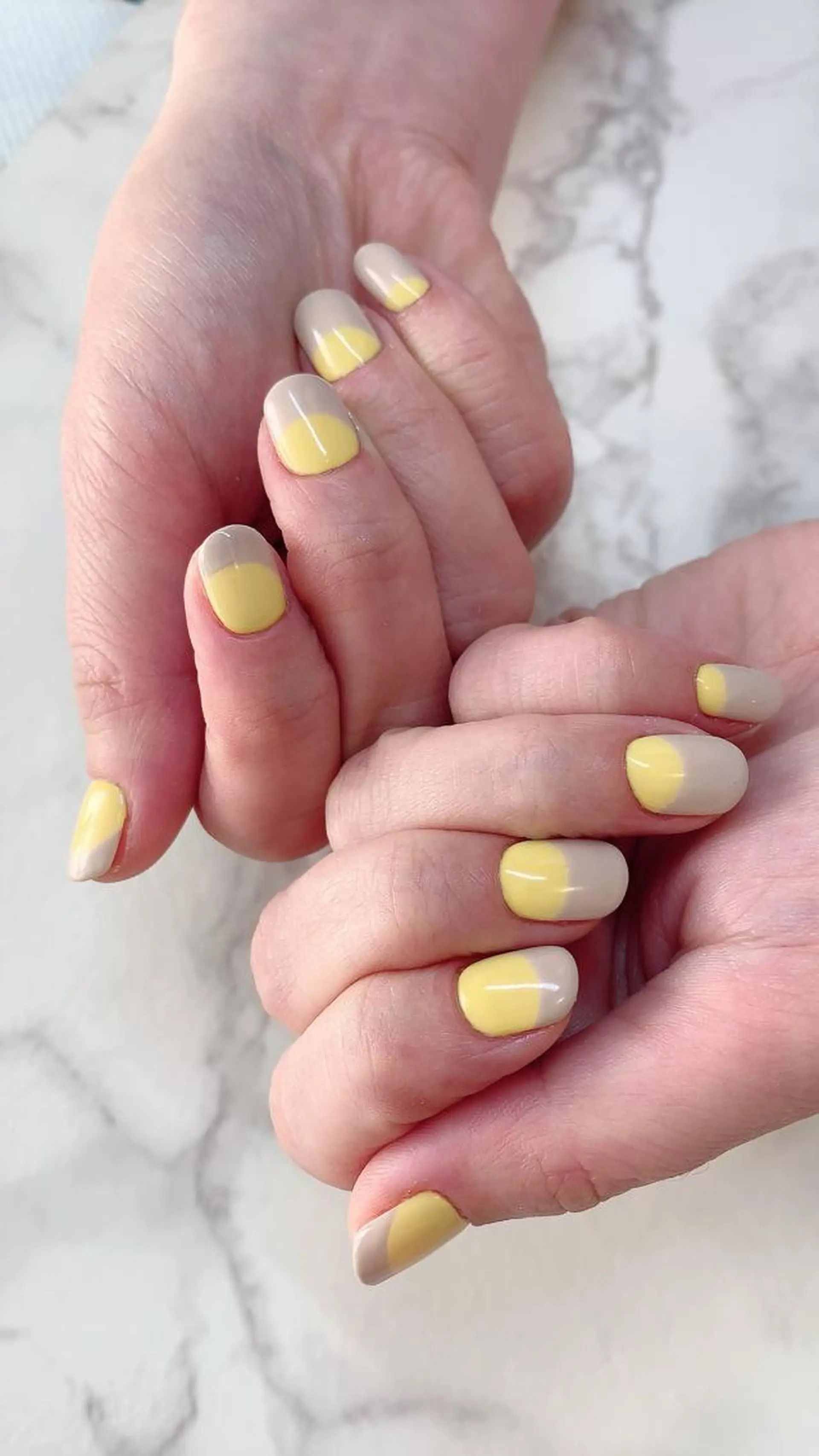 ネイル 春ネイル 黄色 atelier chic+所属・atelier chic+のネイルデザイン