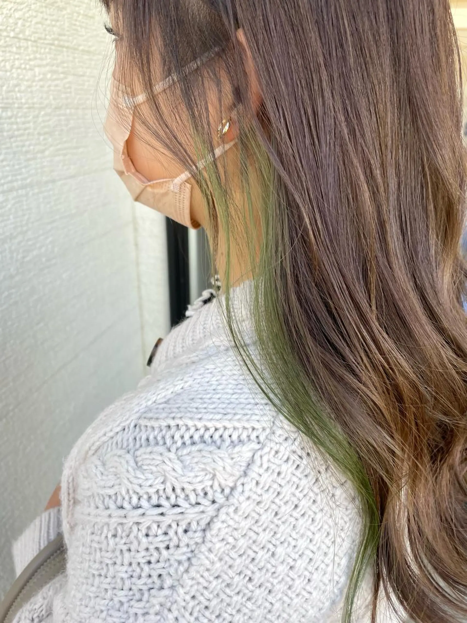 ロング カラー イヤリングカラー 新谷 玲日のヘアスタイル