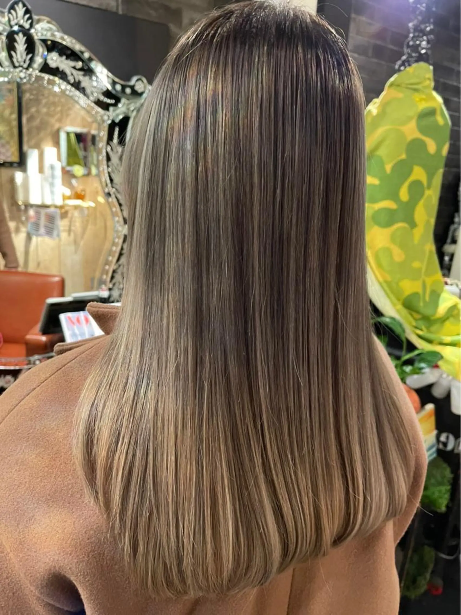 ロング カラー バレイヤージュ ブリーチ ハイトーンカラー レイヤーカット ヘアカラー アフィロス所属・五十嵐 舞のヘアスタイル